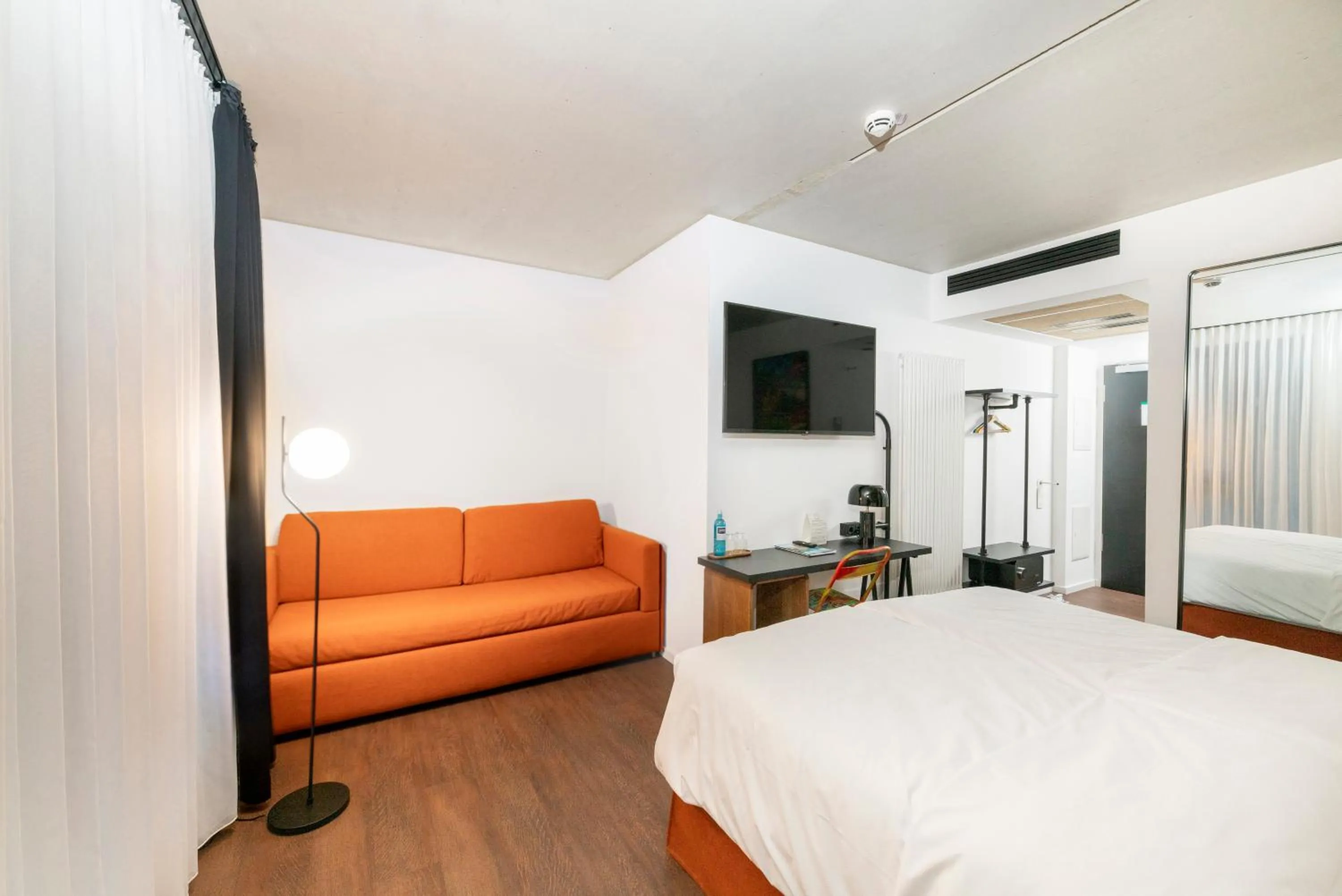 Photo of the whole room, Bed in The Barthels Boutique Hotel