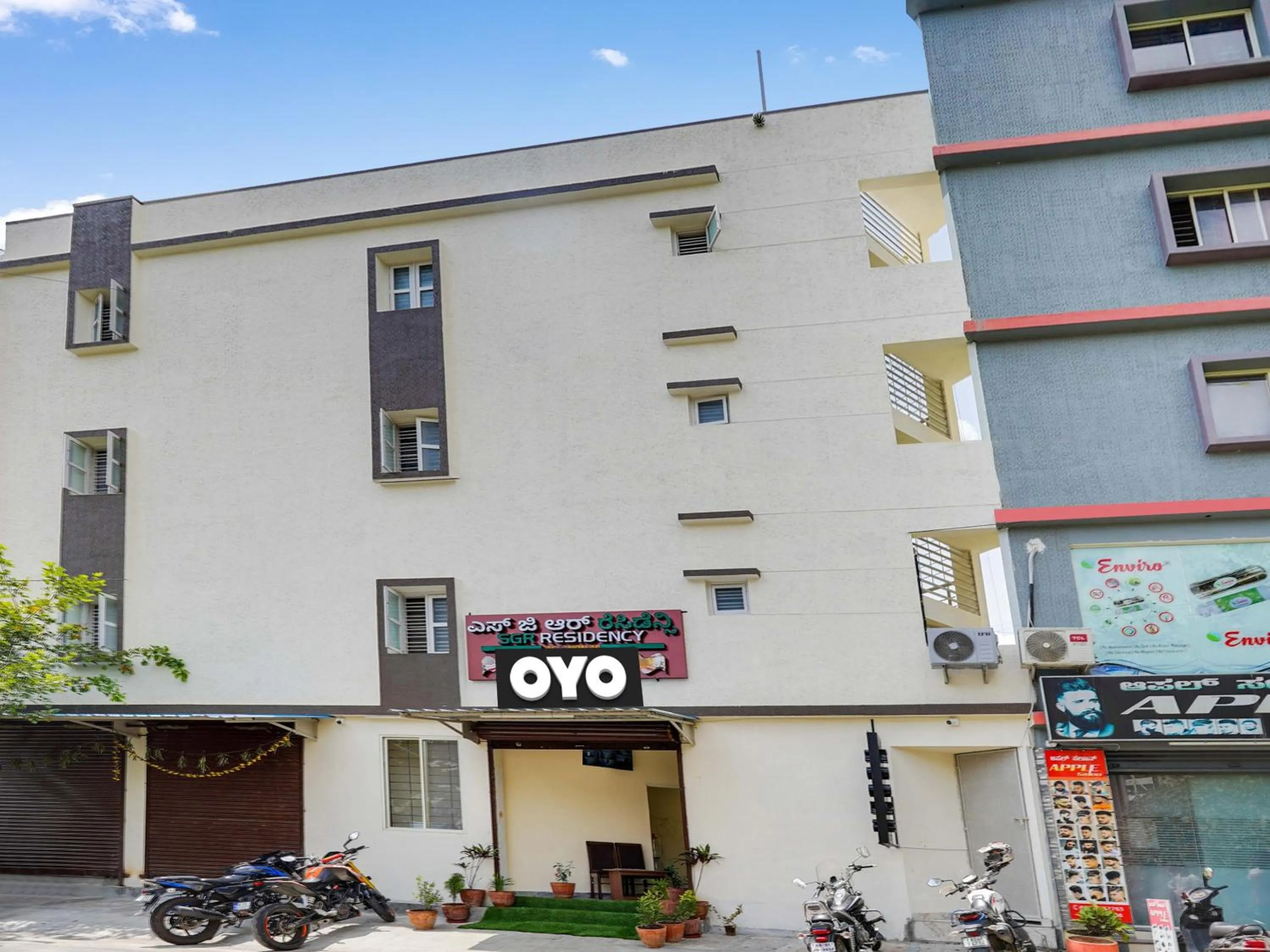 Facade/entrance in Hotel O SGR Residency