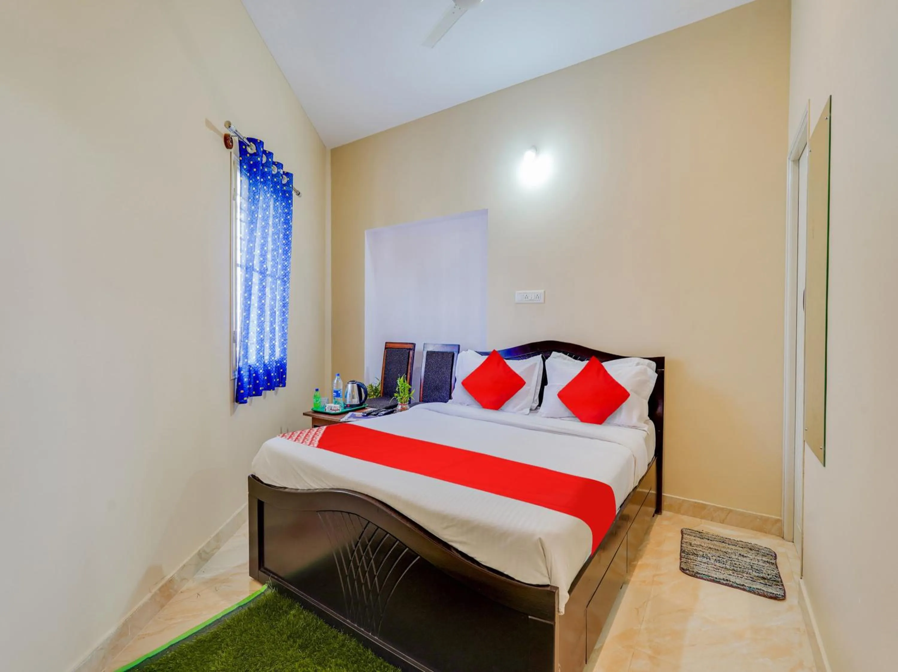 Bedroom in Hotel O SGR Residency