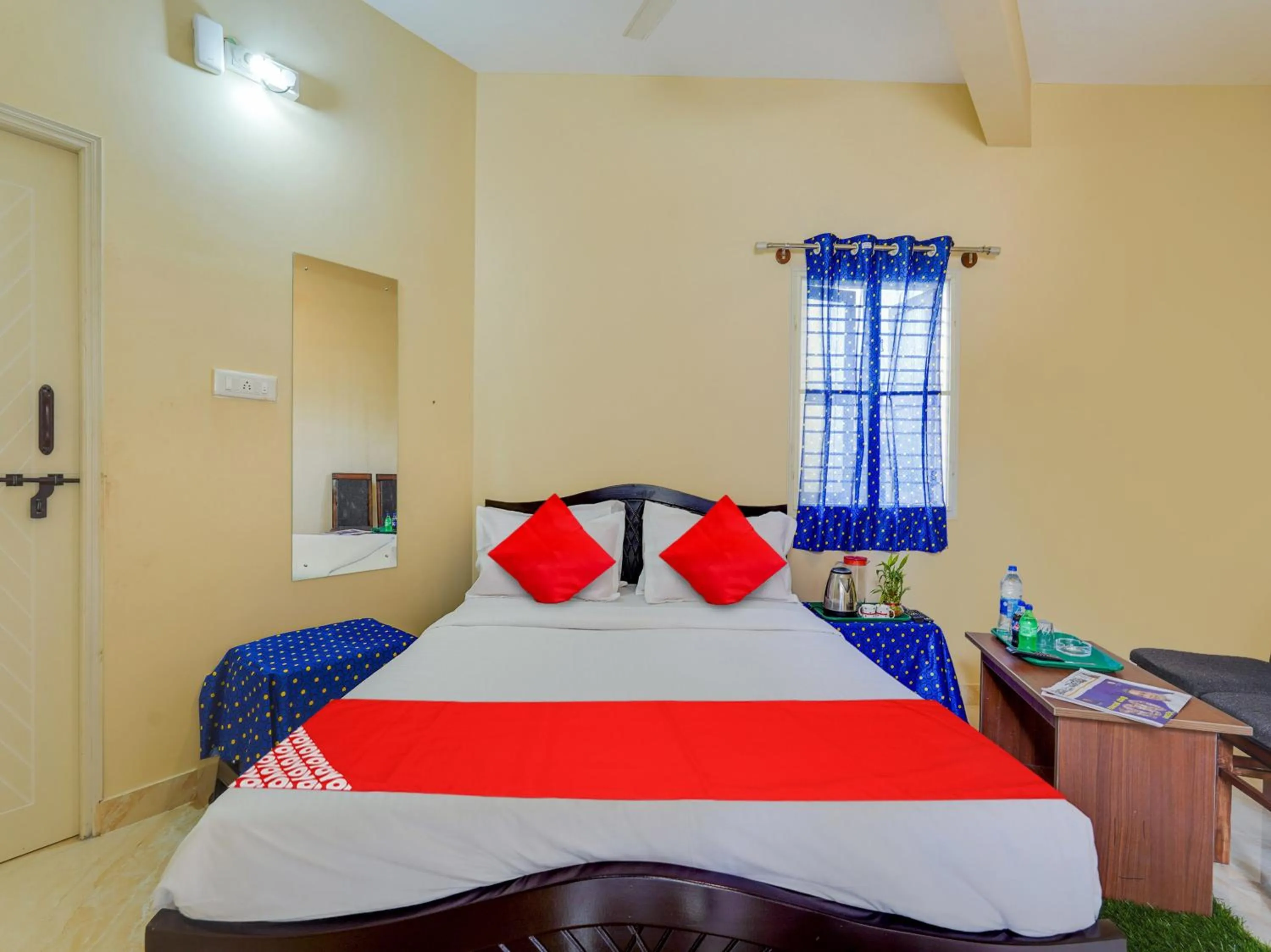 Bedroom in Hotel O SGR Residency