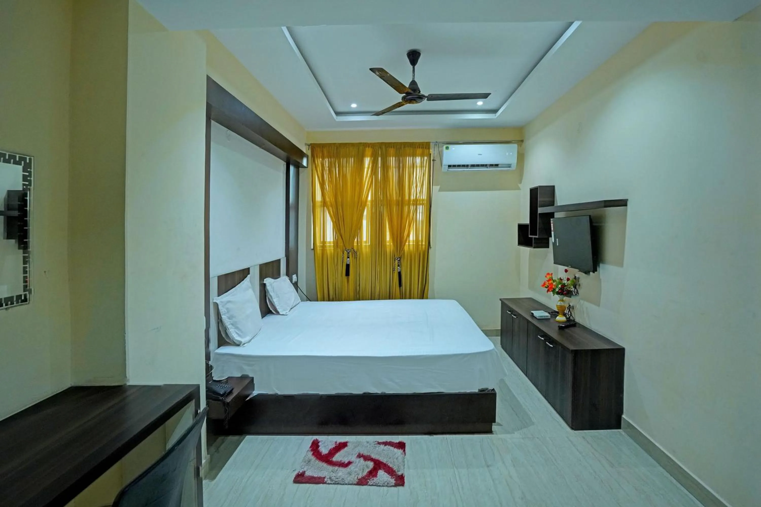 Bedroom, Bed in Hotel O SS Palace