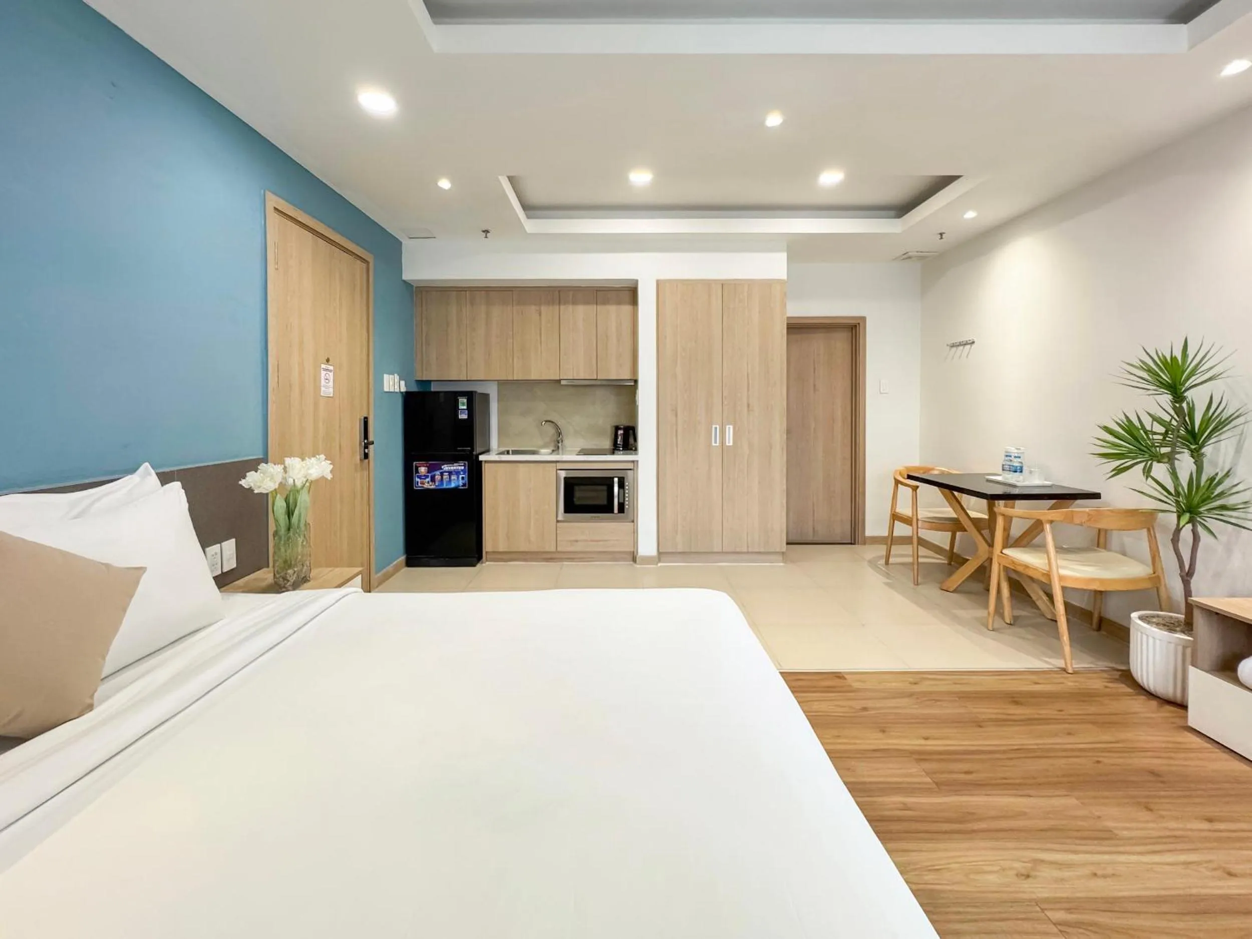 Photo of the whole room, Bed in Cityhouse - LightHouse SG