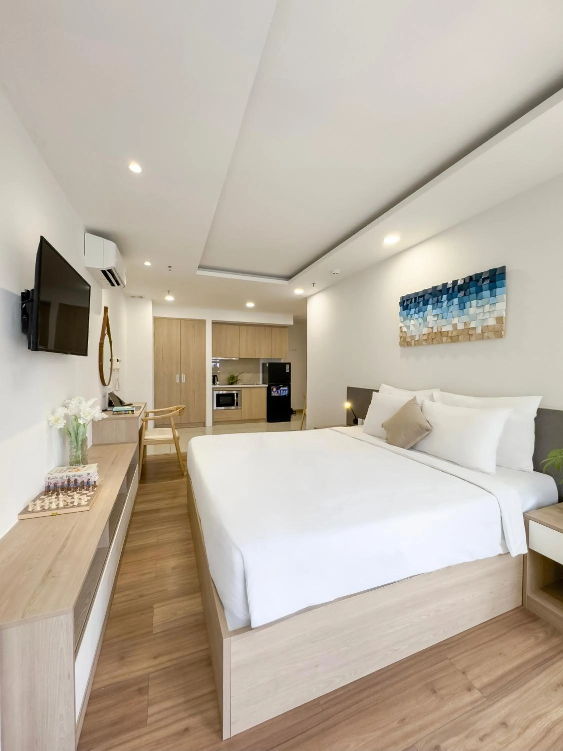 Photo of the whole room, Bed in Cityhouse - LightHouse SG