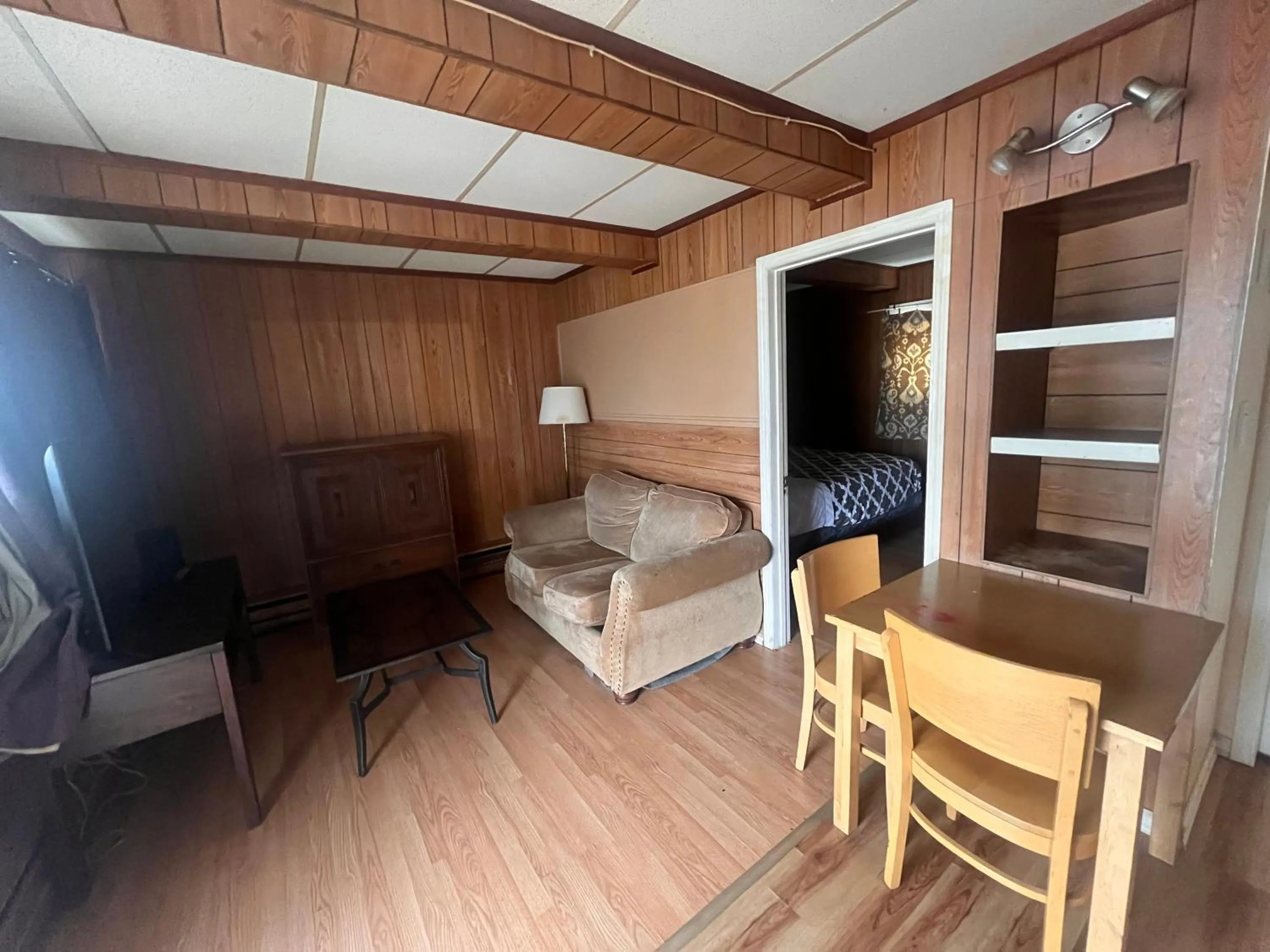 Bed in Caravan Motel