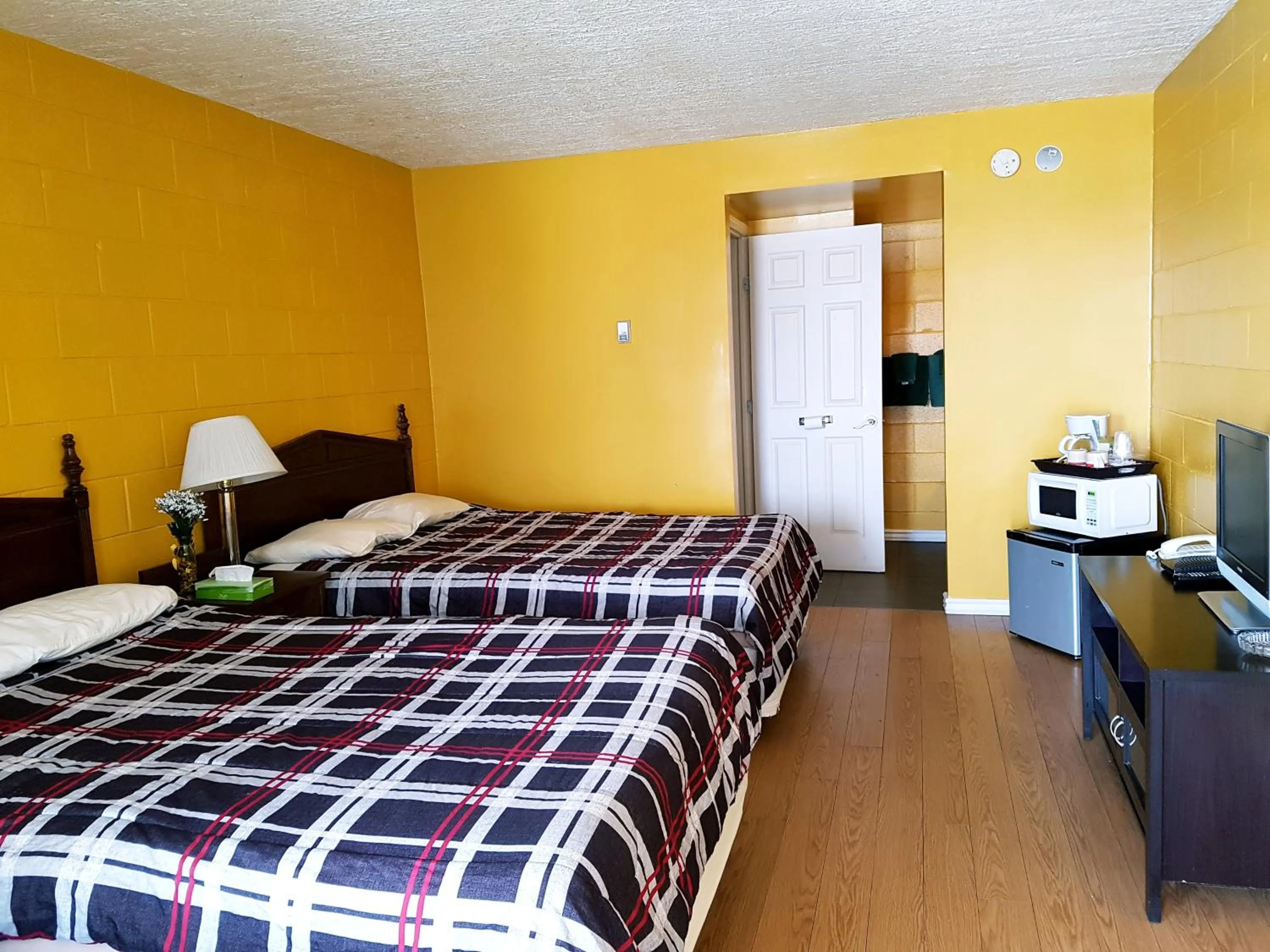 Bed in Caravan Motel