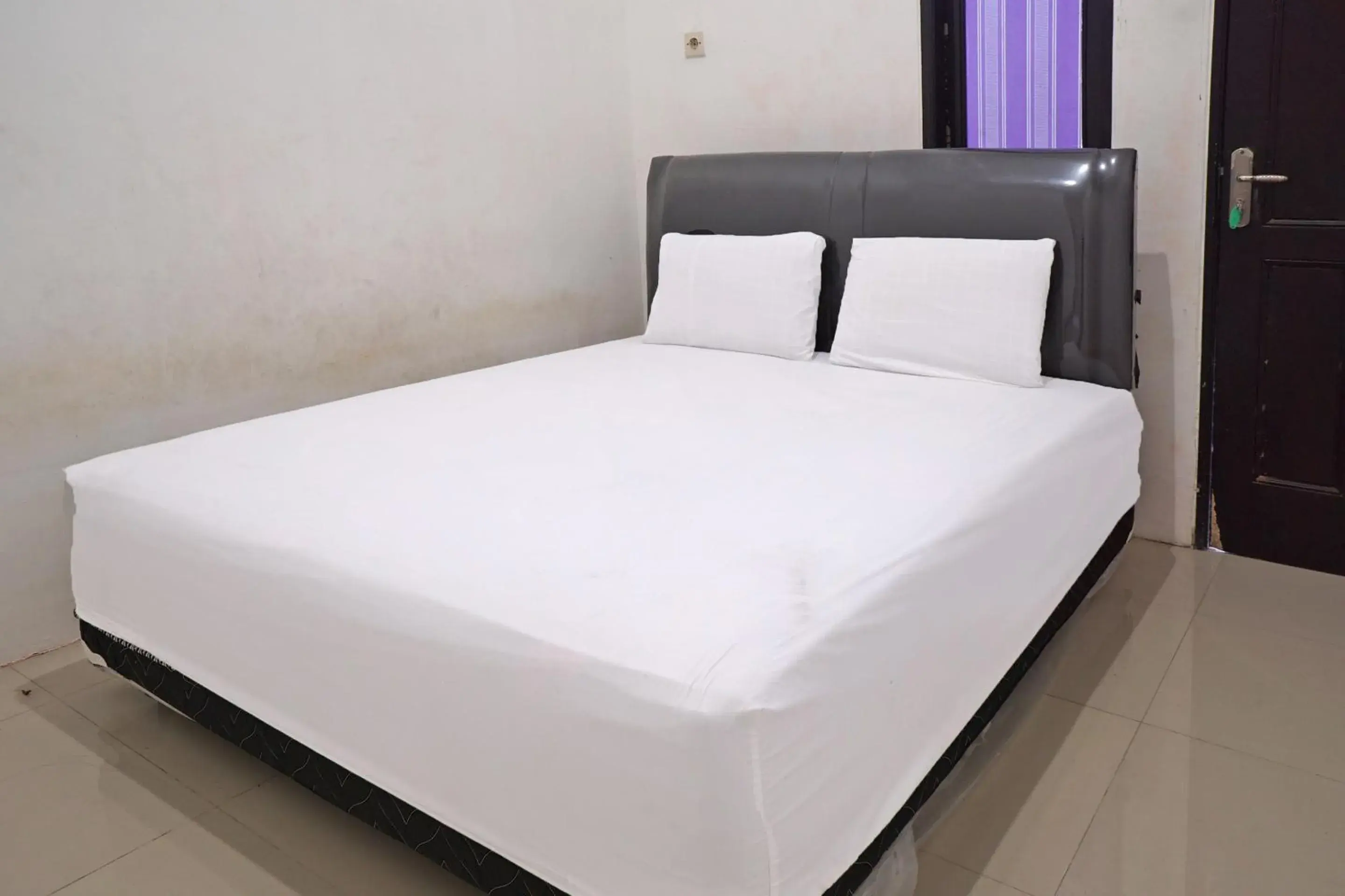 Standard Double Room in Hotel O Kost Putih Syariah Standard Double Room in Hotel O Kost Putih Syariah