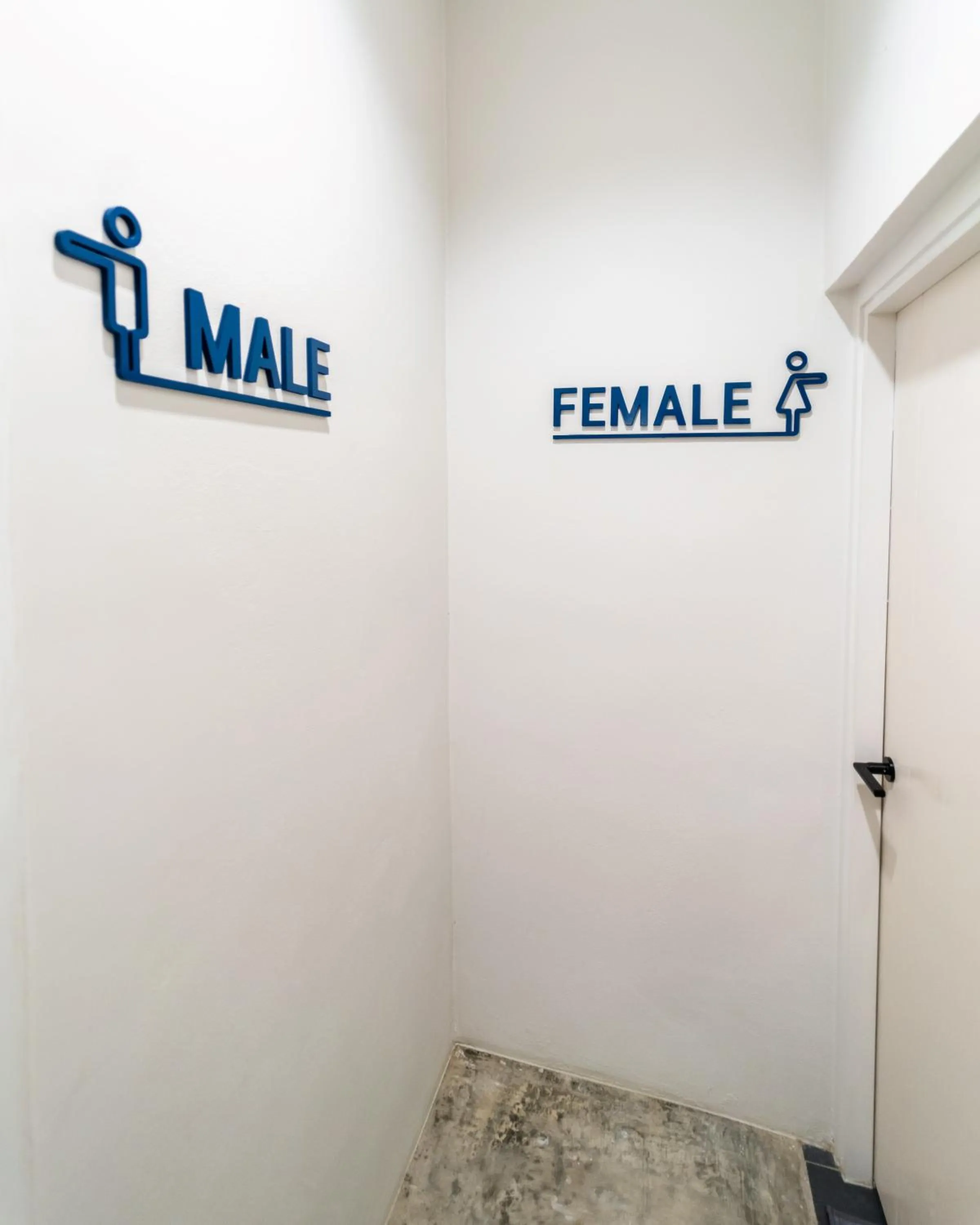 Shower in PIER 808 Hostel