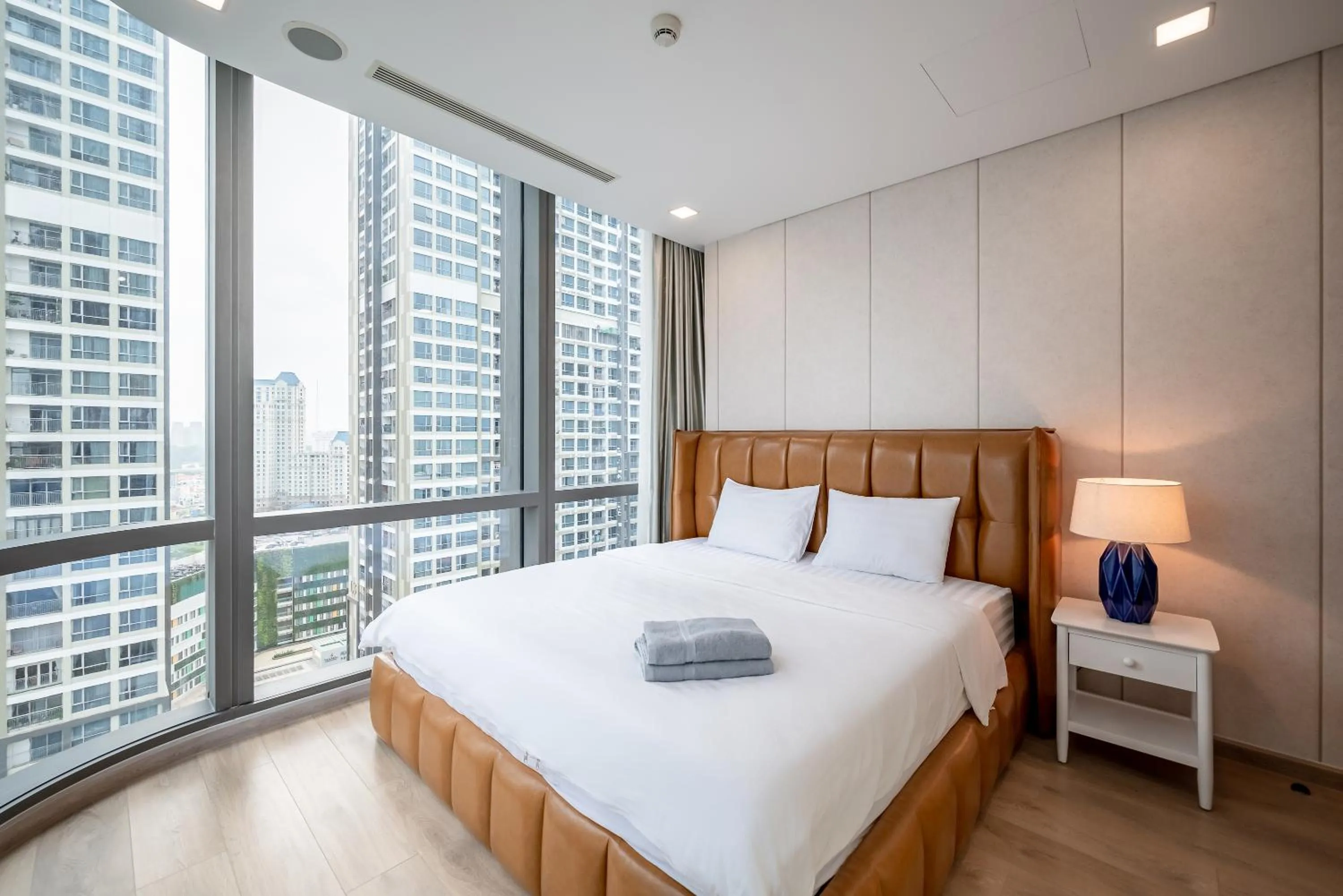 Bed in LANDMARK 81 CONDOTEL CBD in HCMC