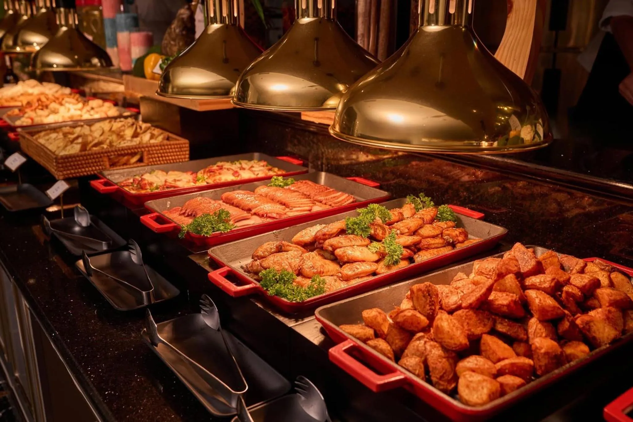 Restaurant/places to eat in LANDMARK 81 CONDOTEL CBD in HCMC