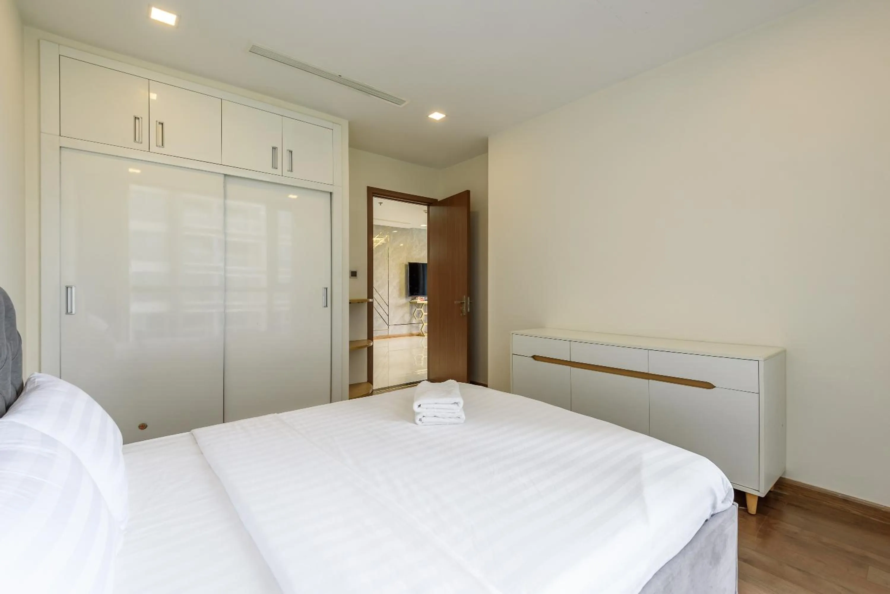 Bed in LANDMARK 81 CONDOTEL CBD in HCMC
