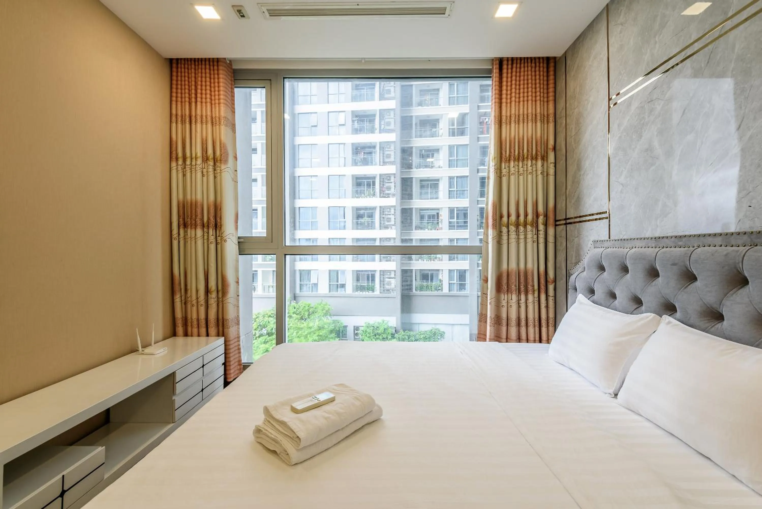 Bed in LANDMARK 81 CONDOTEL CBD in HCMC