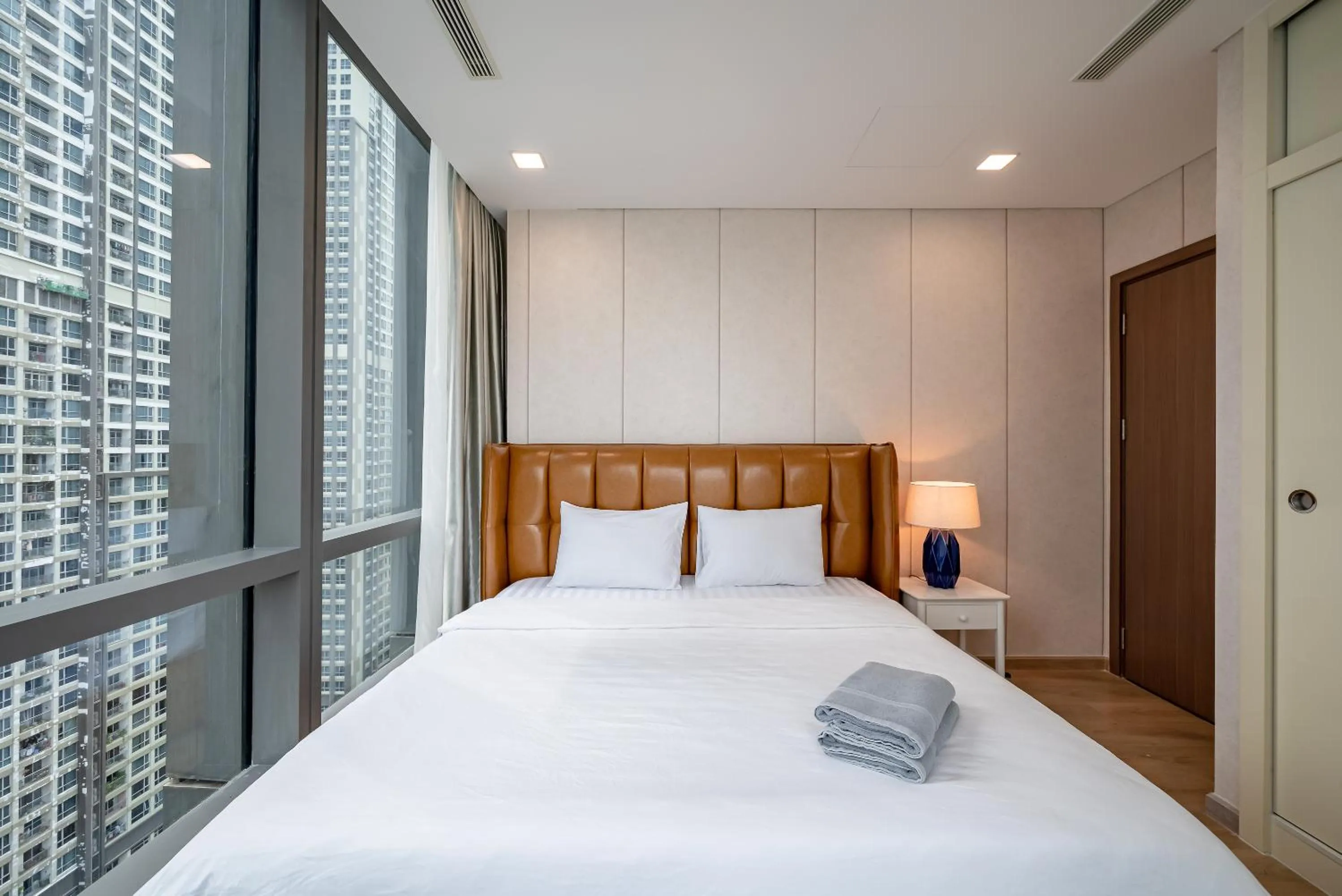 Bed in LANDMARK 81 CONDOTEL CBD in HCMC