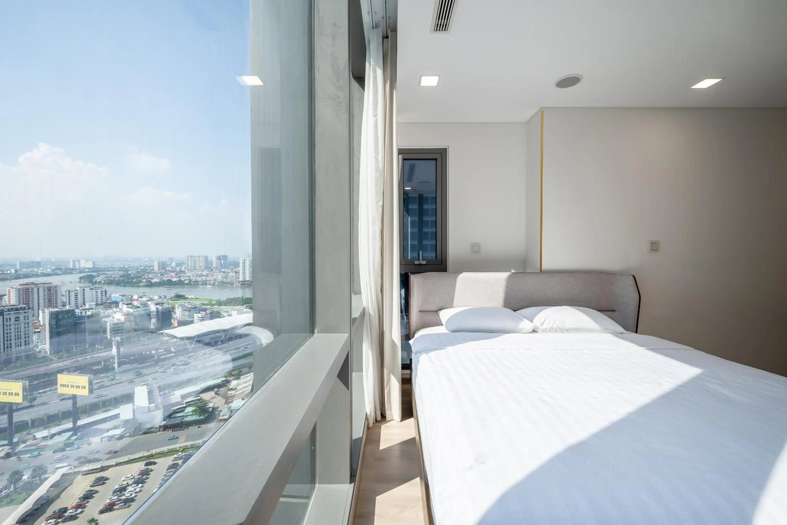 Bed in LANDMARK 81 CONDOTEL CBD in HCMC