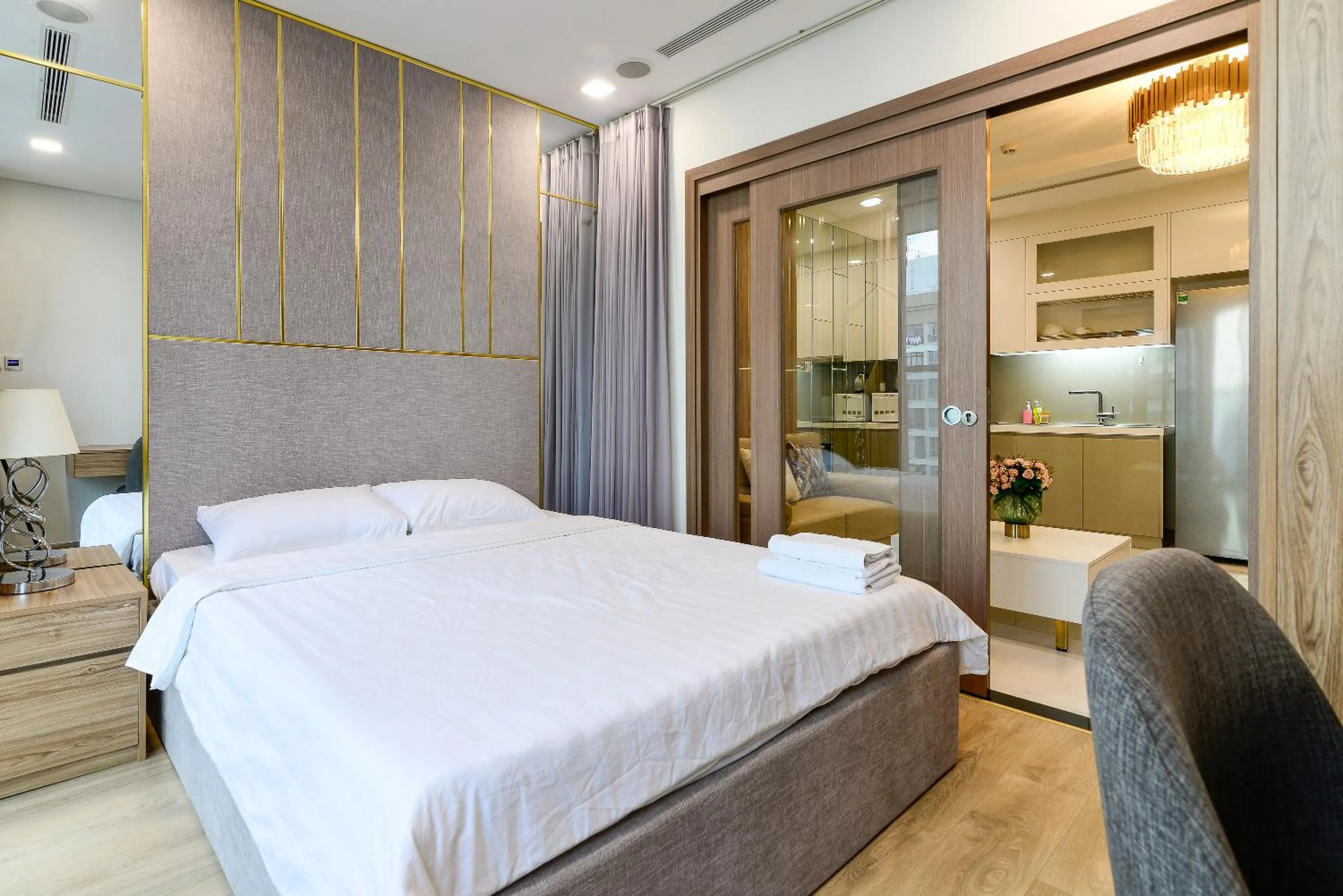 Bed in LANDMARK 81 CONDOTEL CBD in HCMC