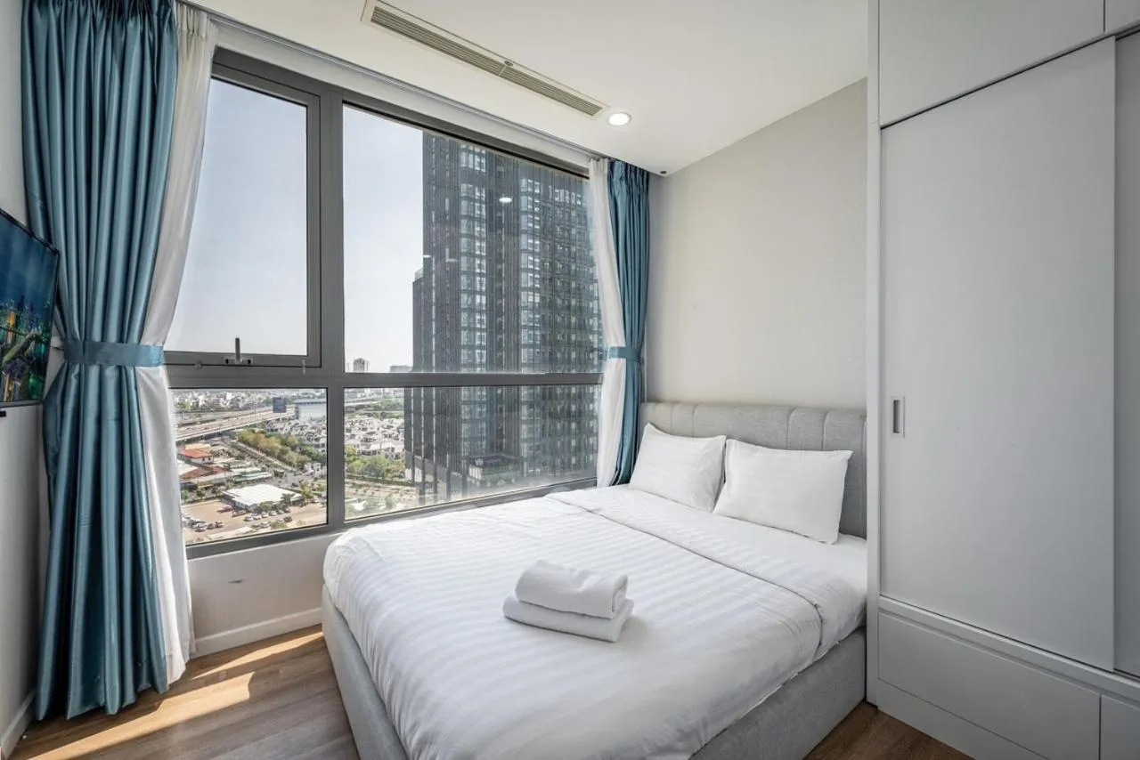 View (from property/room), Bed in LANDMARK 81 CONDOTEL CBD in HCMC