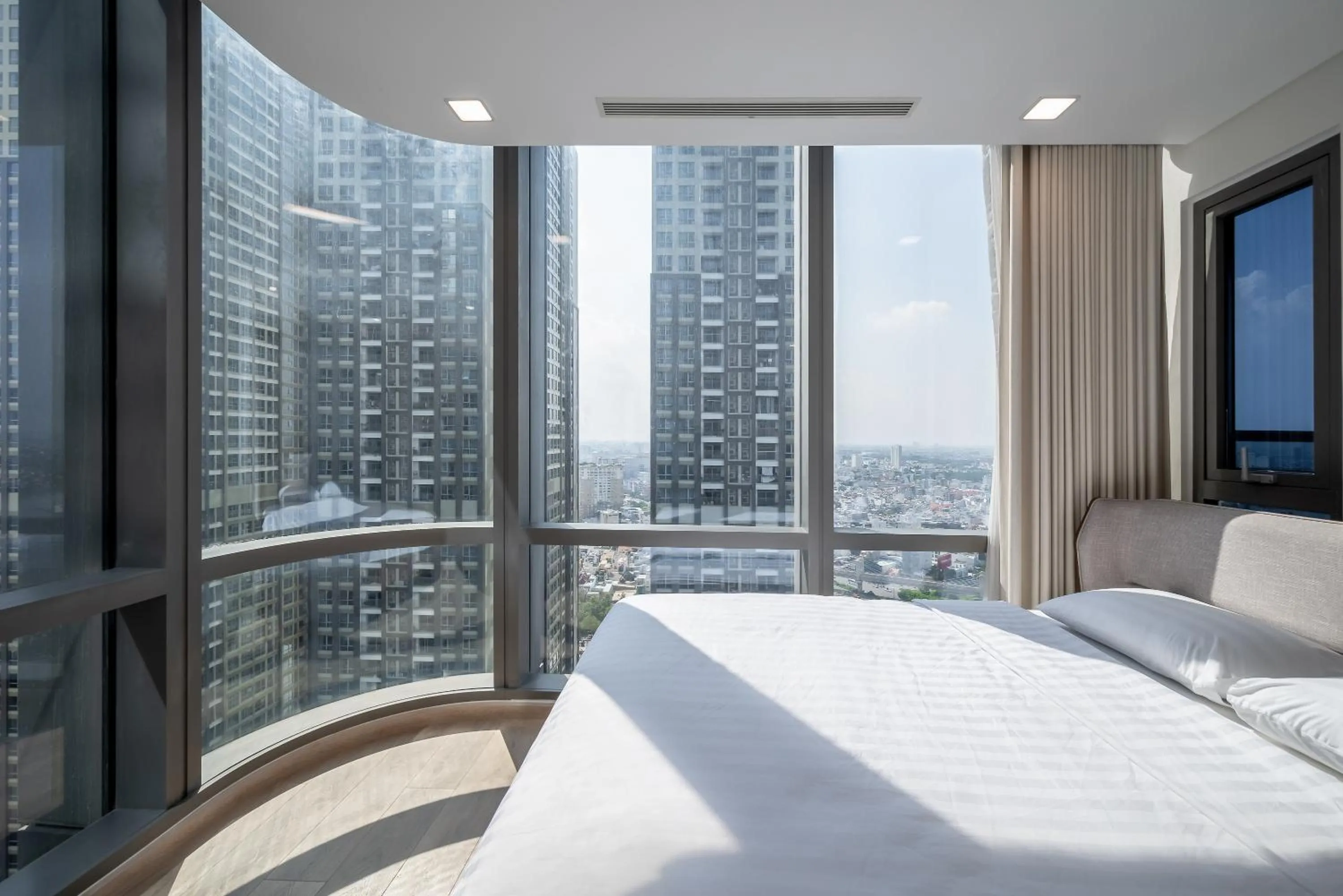 Bed in LANDMARK 81 CONDOTEL CBD in HCMC