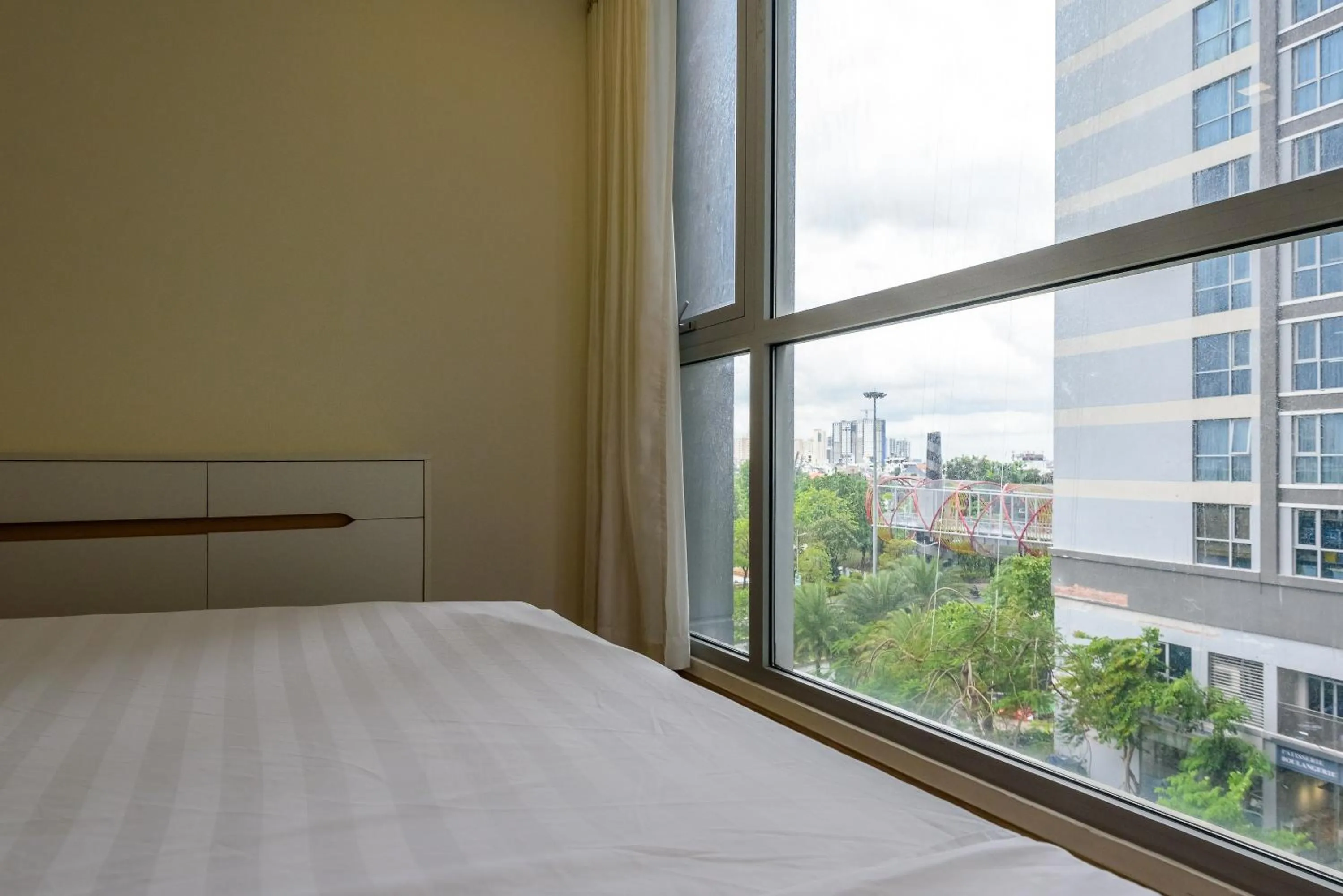 Bed in LANDMARK 81 CONDOTEL CBD in HCMC