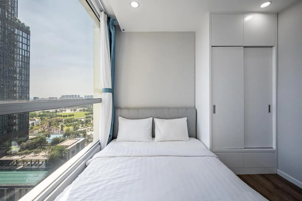 View (from property/room), Bed in LANDMARK 81 CONDOTEL CBD in HCMC