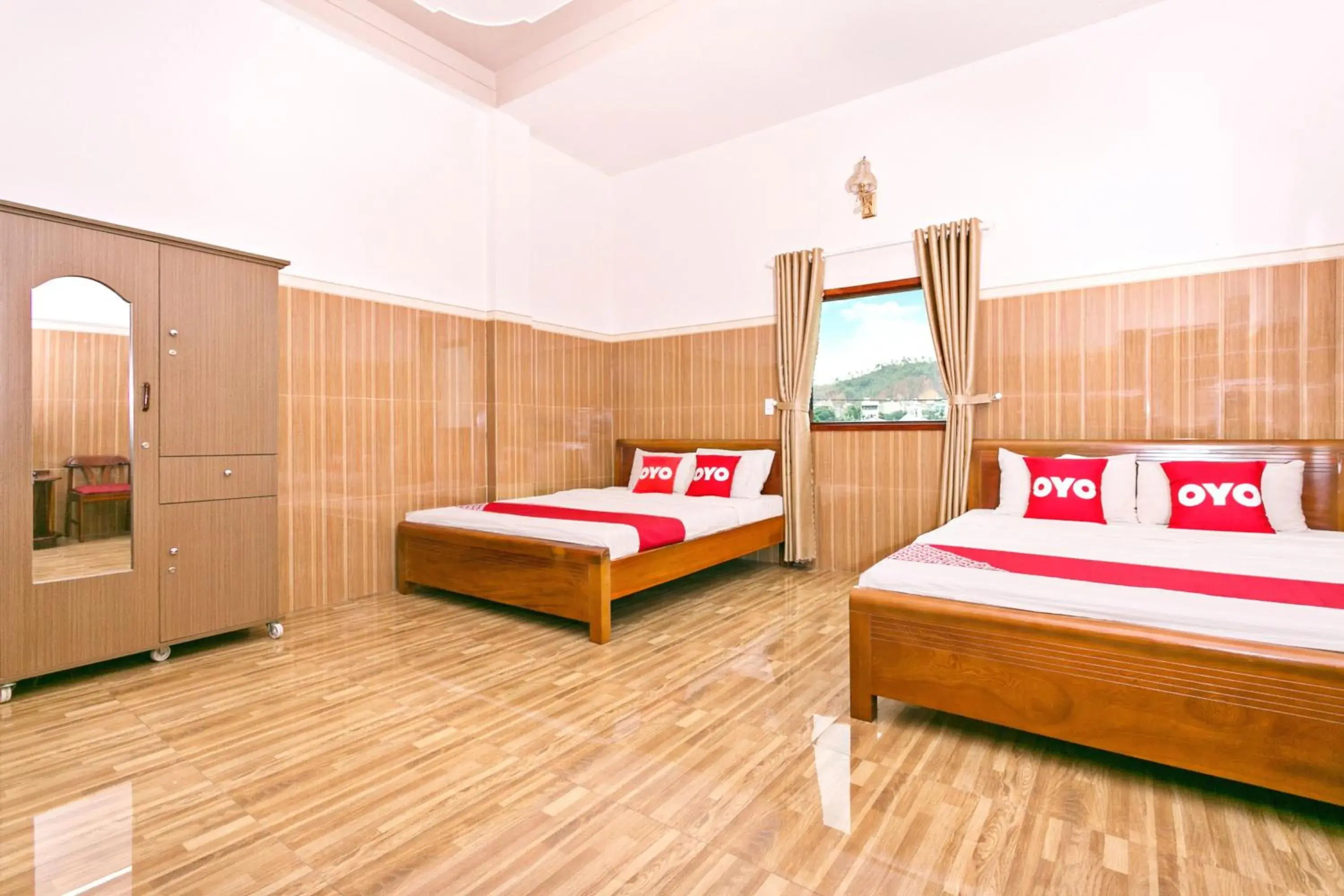 Superior Family Room in OYO 638 Thien Nam Hotel Superior Family Room in OYO 638 Thien Nam Hotel