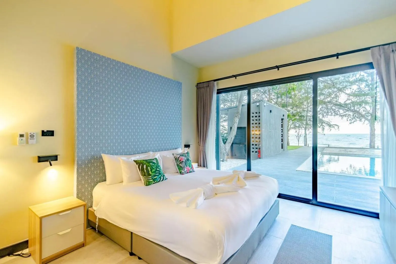 Bed in Emmarin Villa