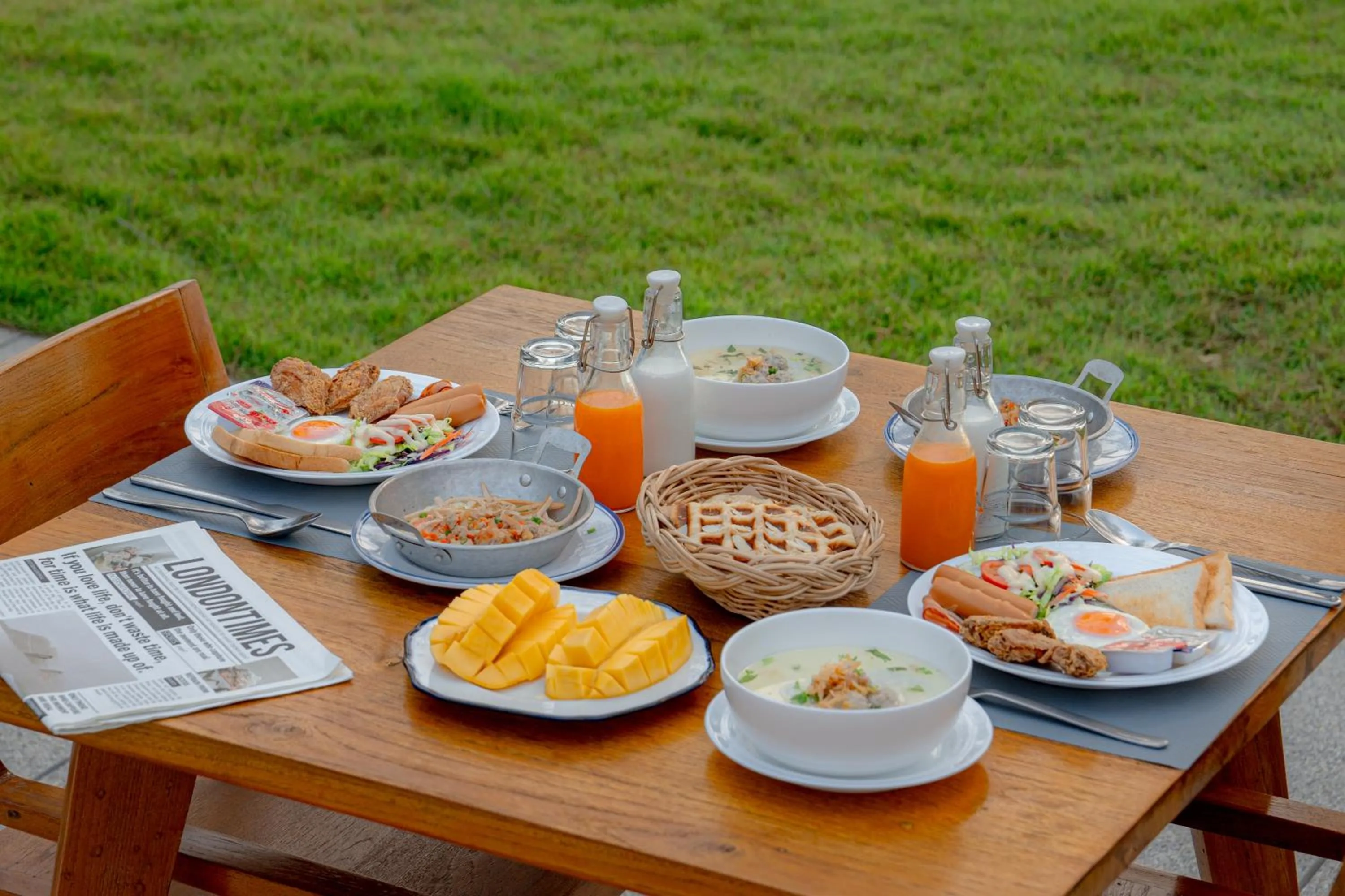 Breakfast in Emmarin Villa