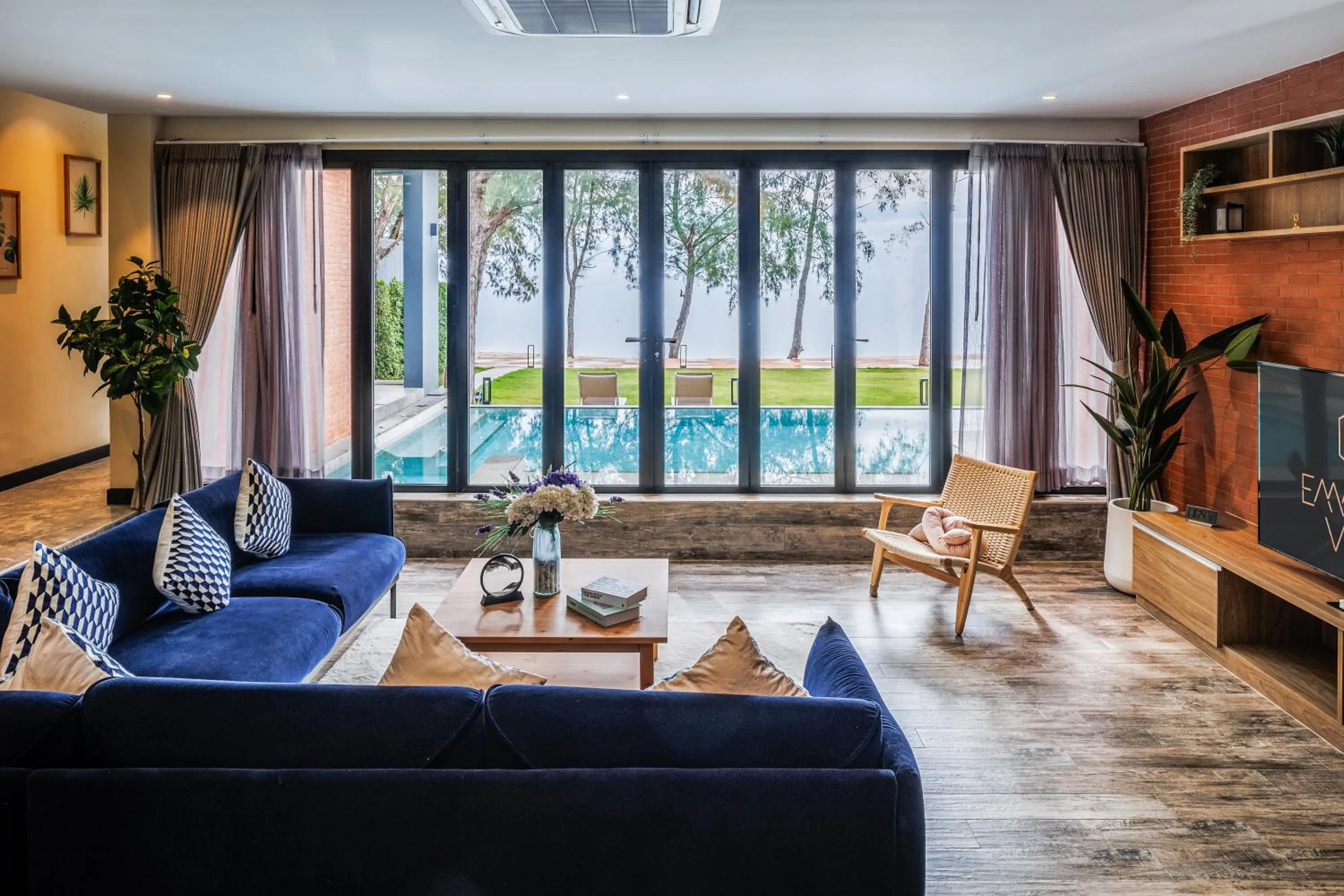 Communal lounge/ TV room in Emmarin Villa