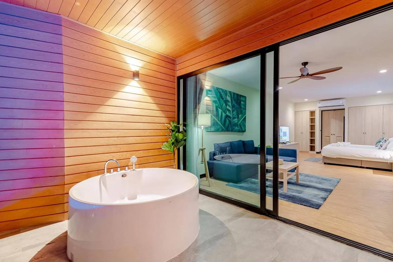 Bed in Emmarin Villa