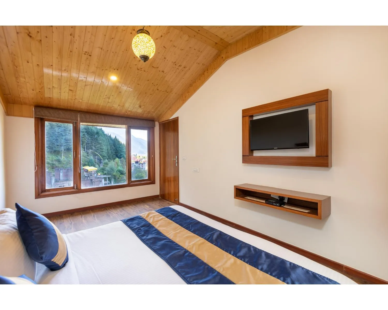 Communal lounge/ TV room in The Serenity Resort Spa