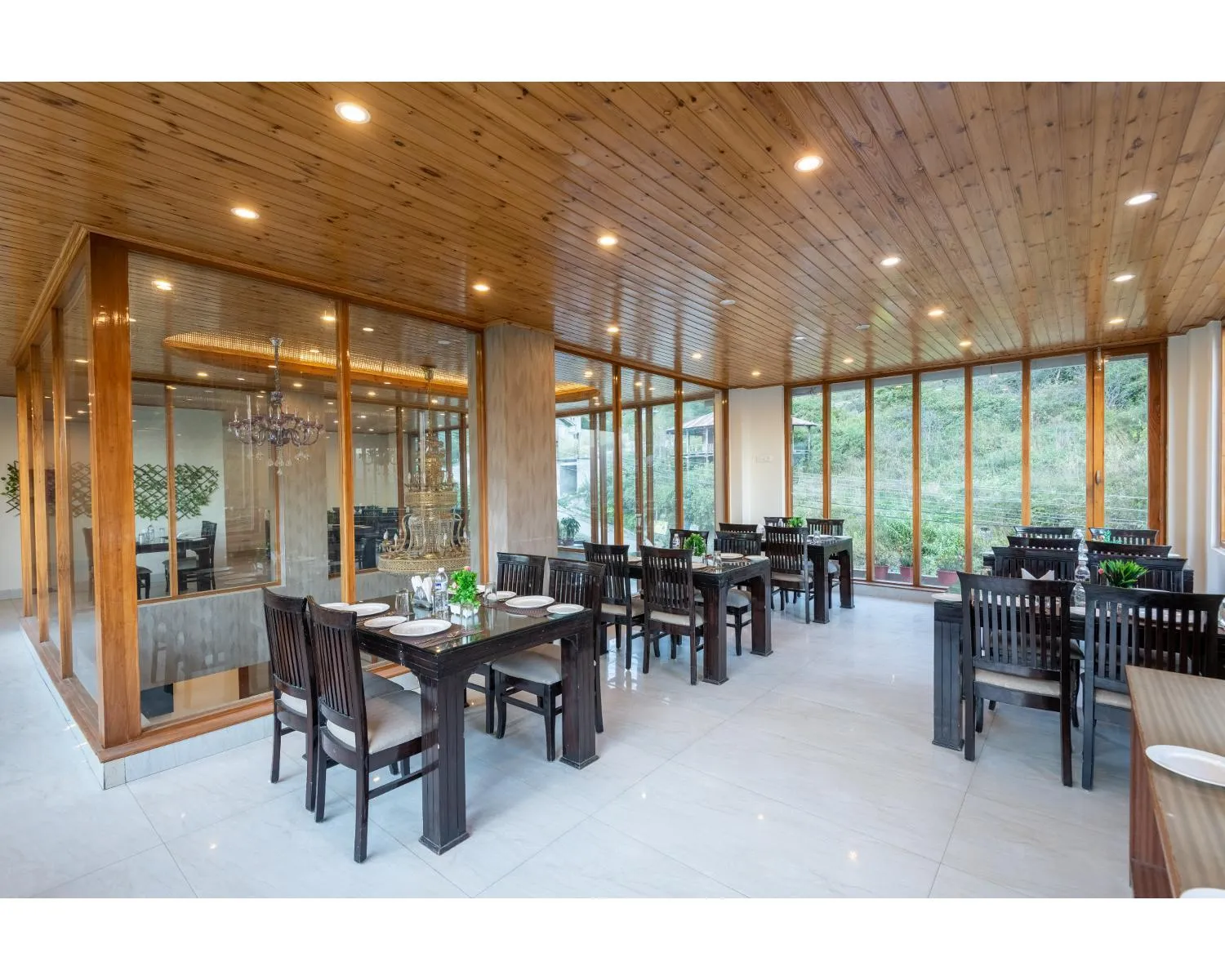 Restaurant/Places to Eat in The Serenity Resort Spa