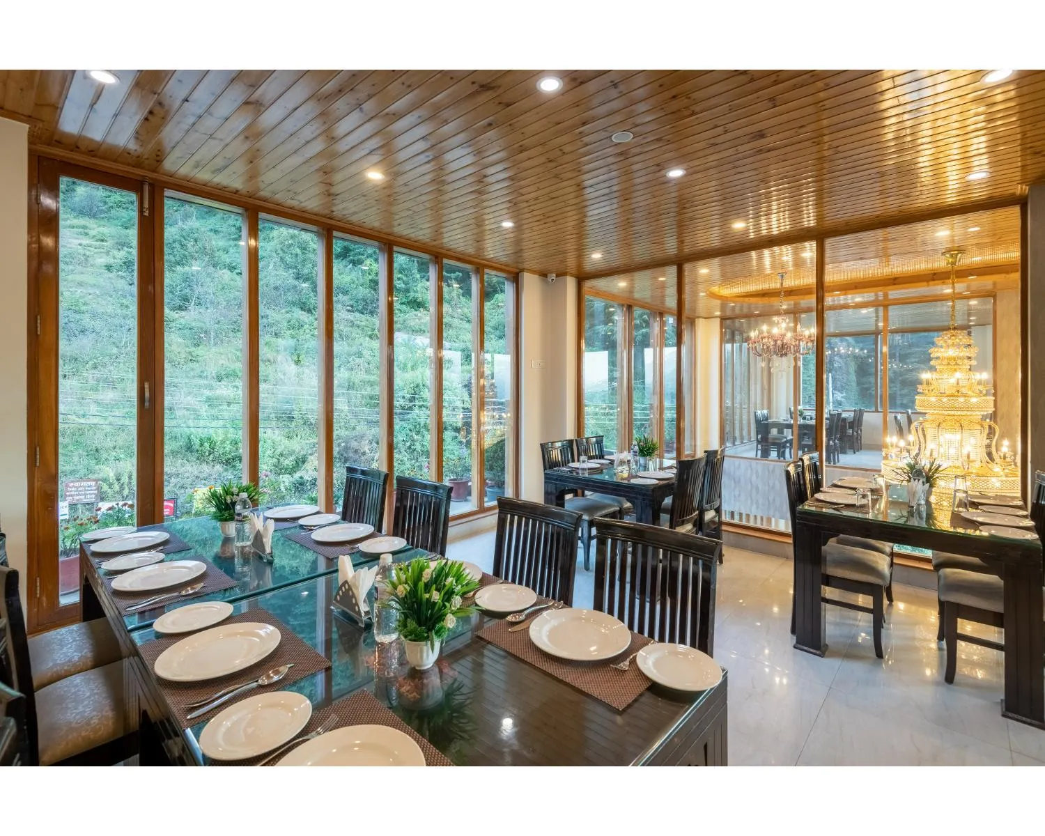 Restaurant/Places to Eat in The Serenity Resort Spa