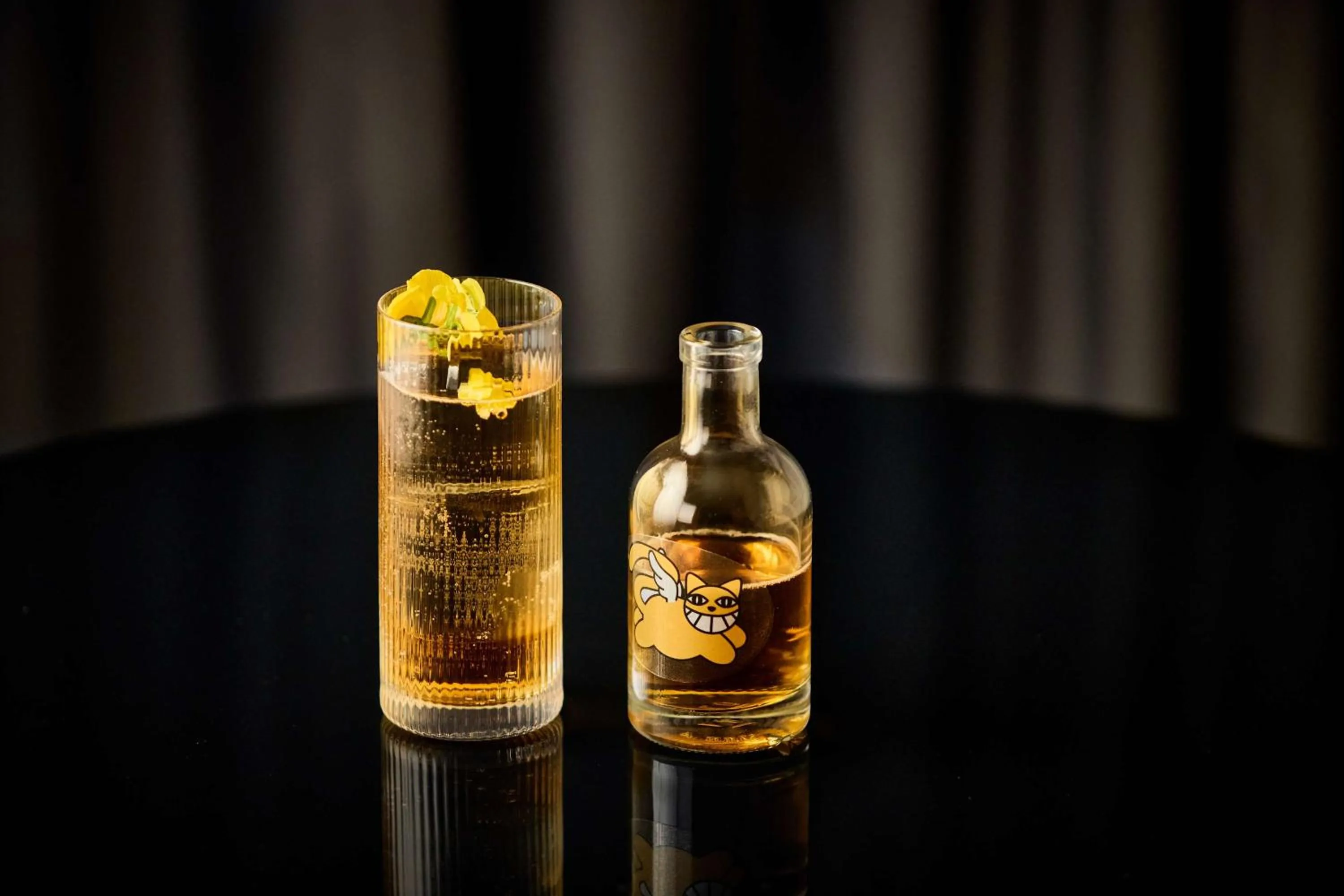 Lounge or bar in art'otel London Hoxton