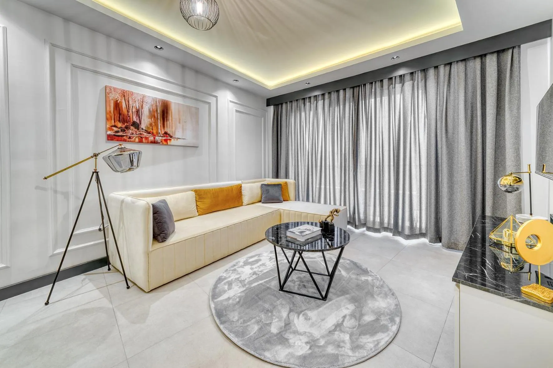 Living room, Bed in Prime Suite