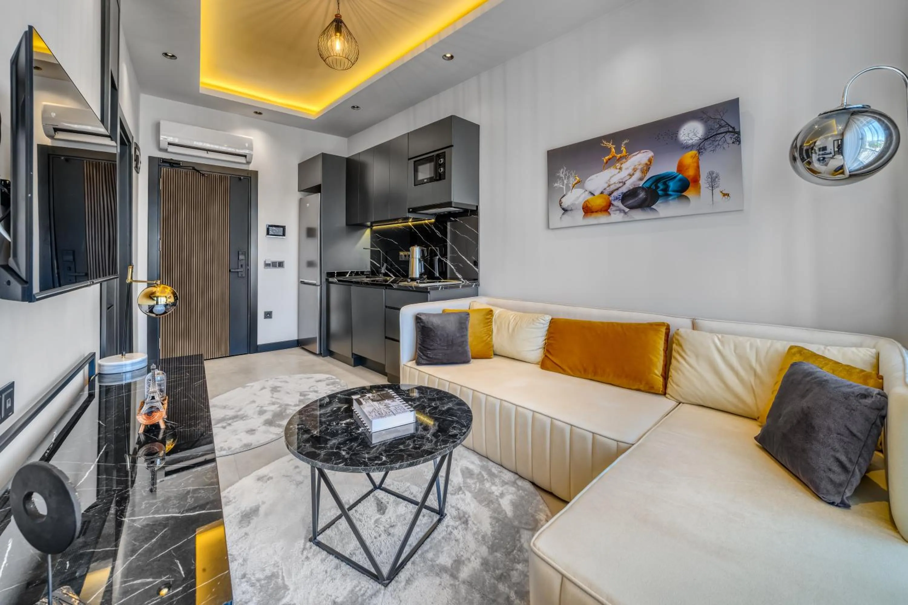 Communal lounge/ TV room in Prime Suite