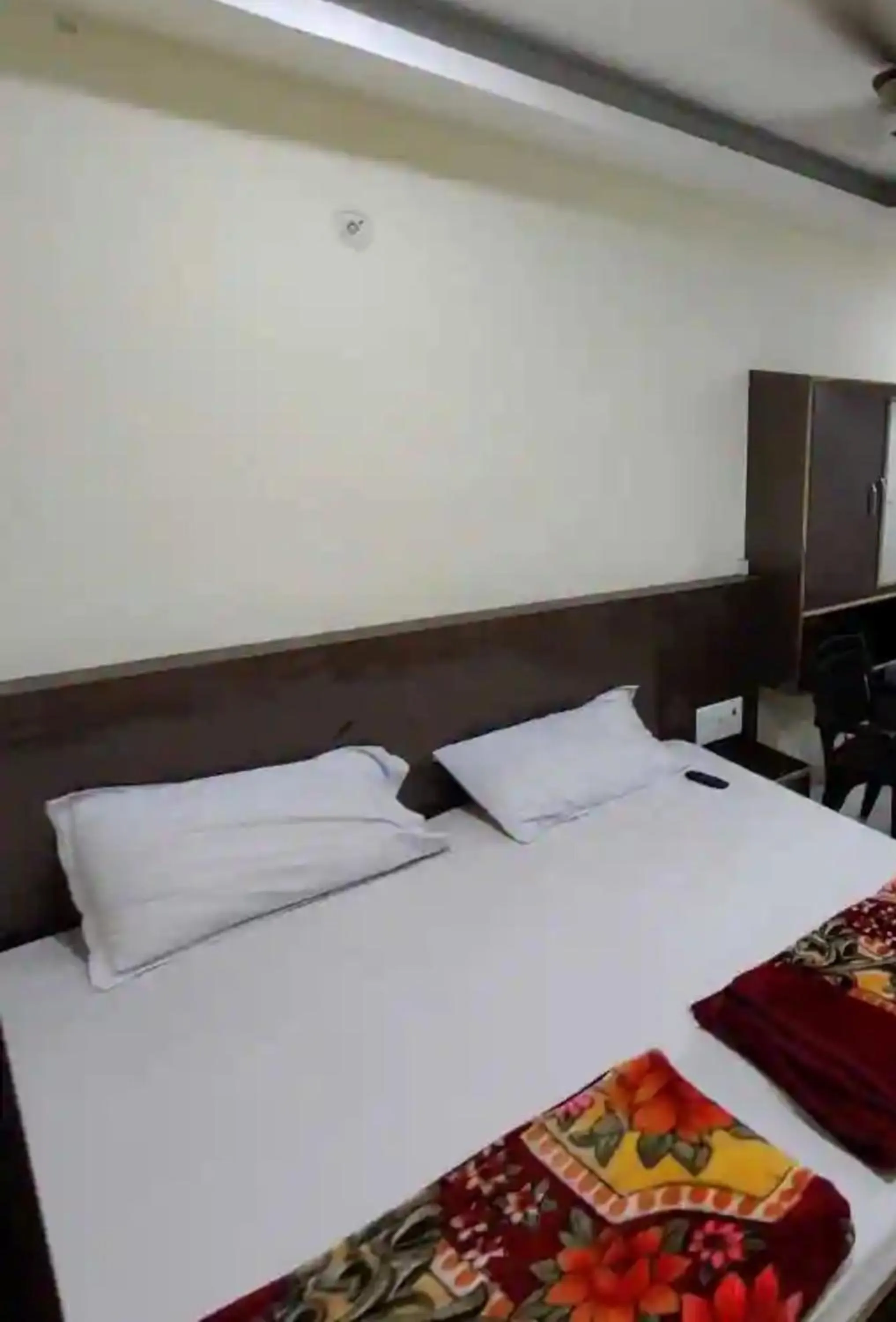 Bed in Goroomgo Swastik Guest House Varanasi Near Kashi Vishwanath Temple