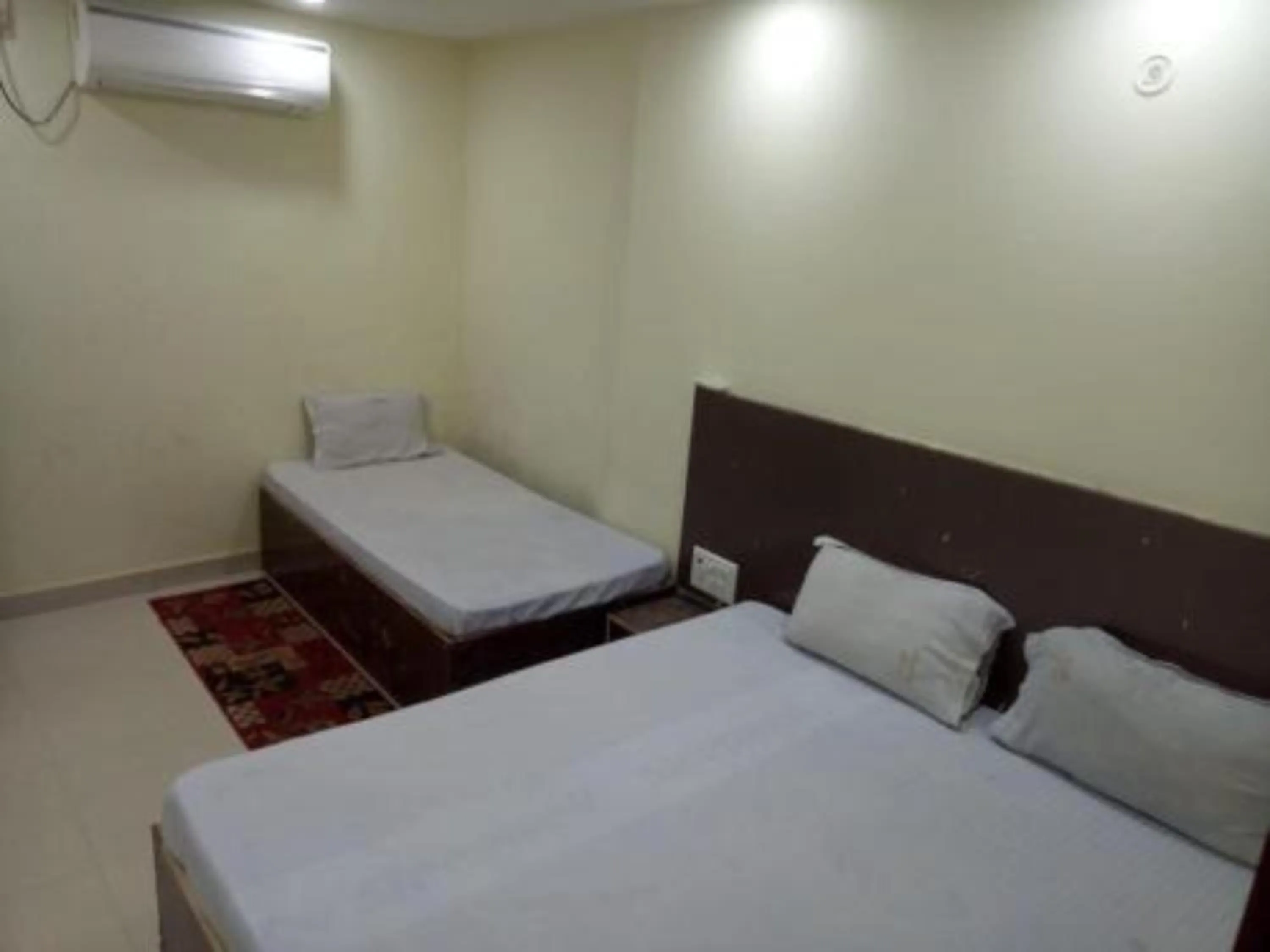 Bed in Goroomgo Swastik Guest House Varanasi Near Kashi Vishwanath Temple