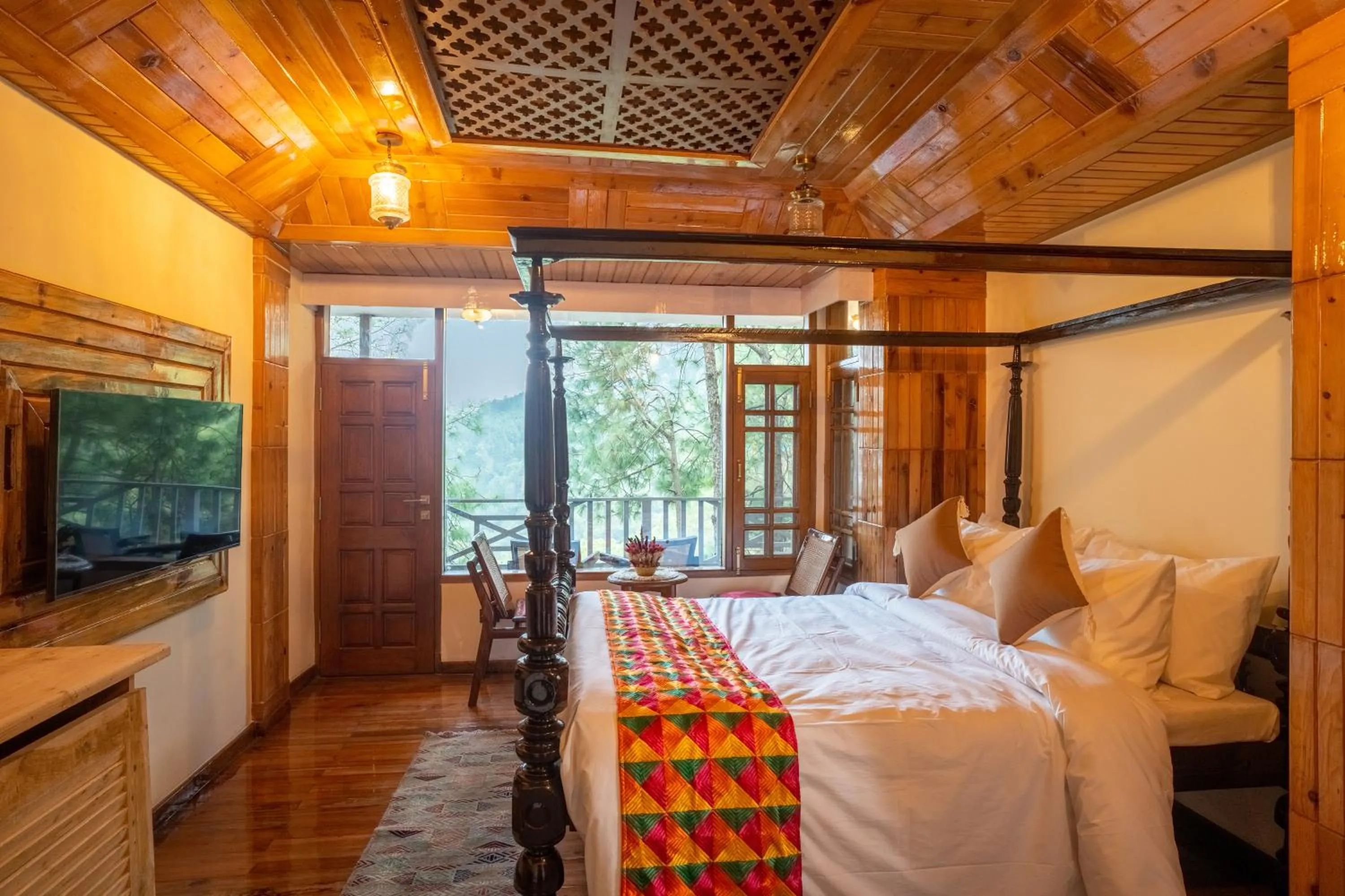Photo of the whole room, Bed in Chillaru Spa & Resort