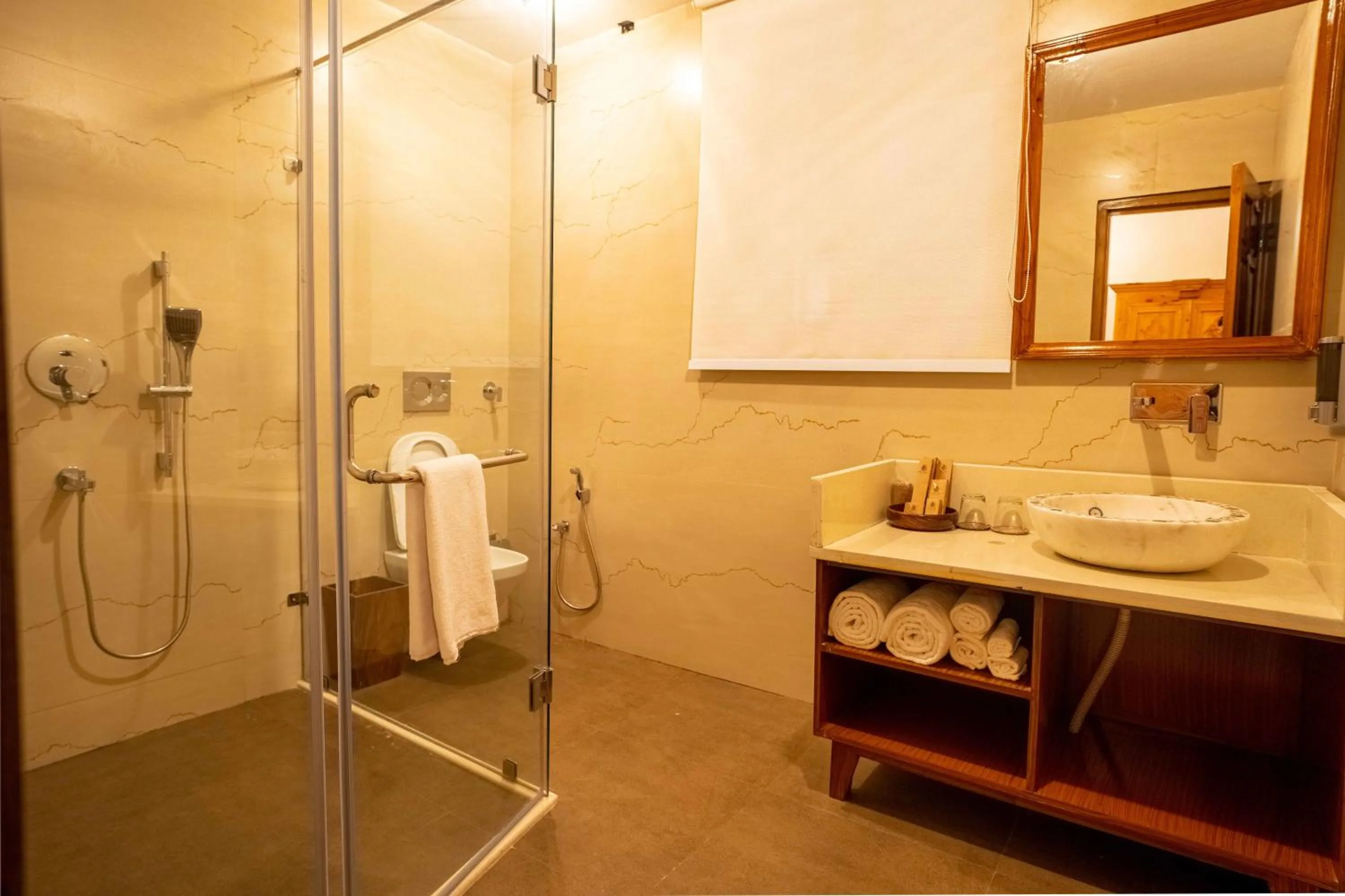 Bathroom in Chillaru Spa & Resort