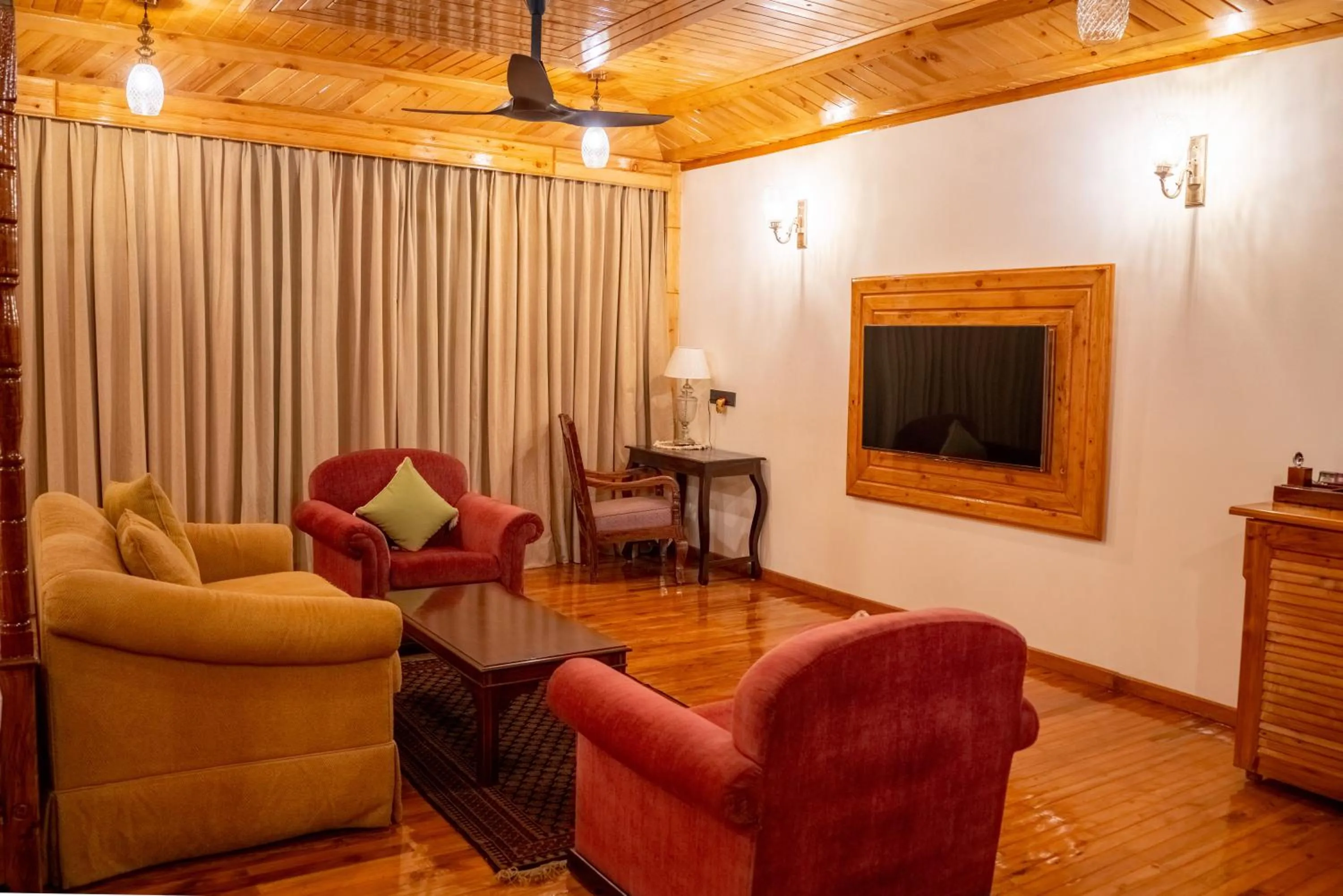 TV and multimedia in Chillaru Spa & Resort