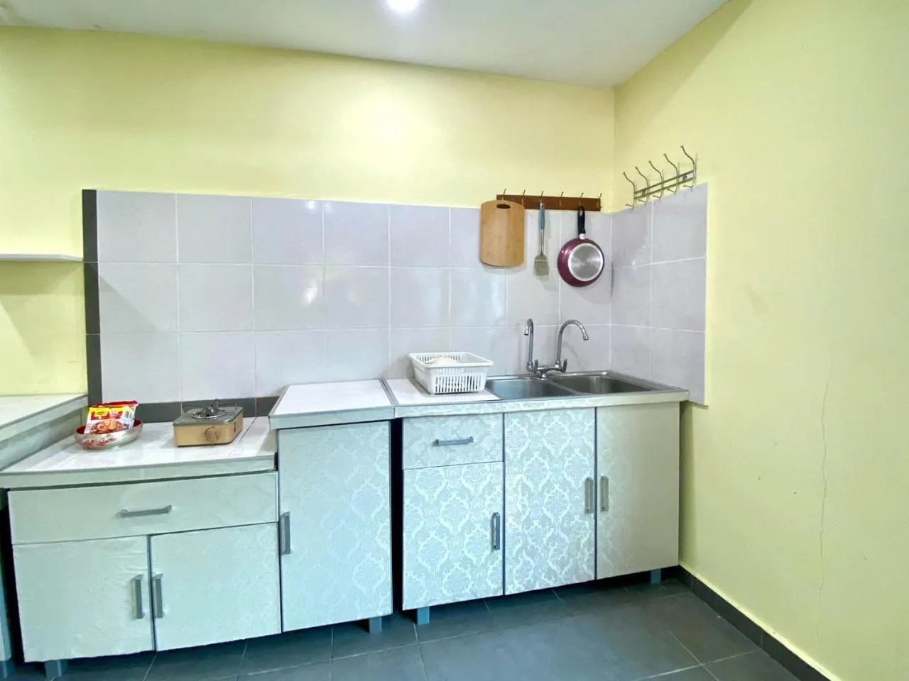 Kitchen or kitchenette in Chenang Inn