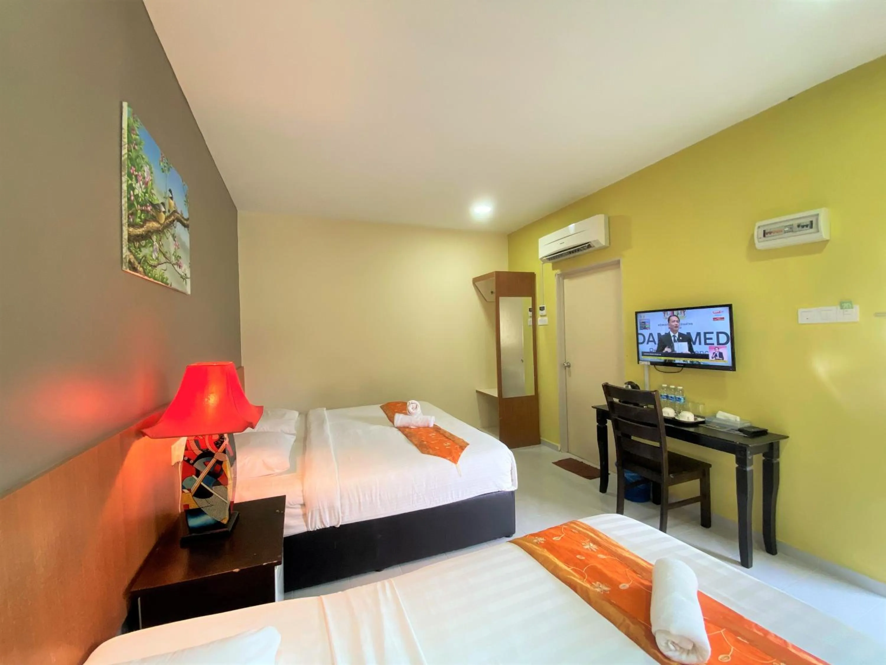 TV and multimedia, Bed in Chenang Inn