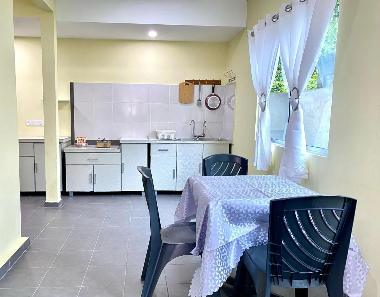 Kitchen or kitchenette in Chenang Inn