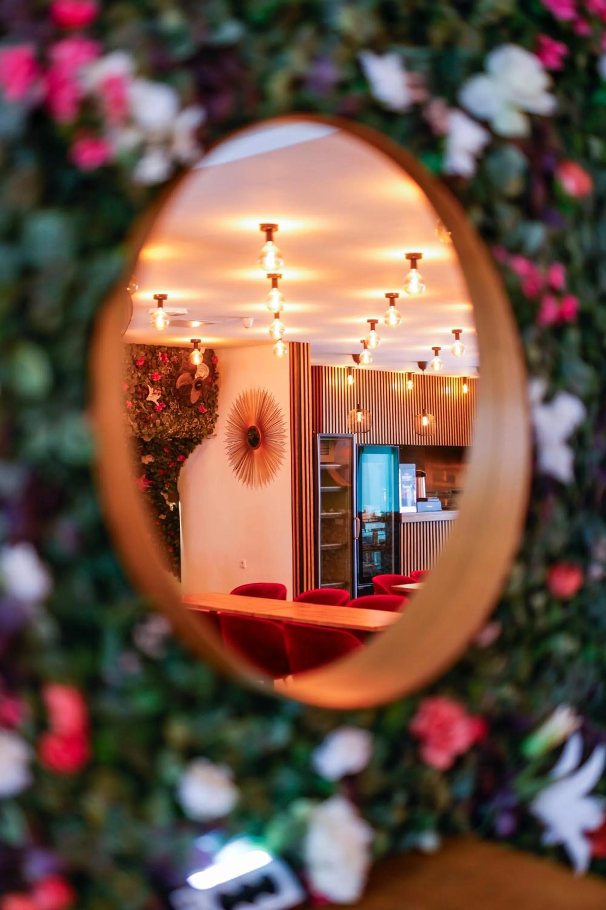 Restaurant/places to eat in Sleephotels Cosmos