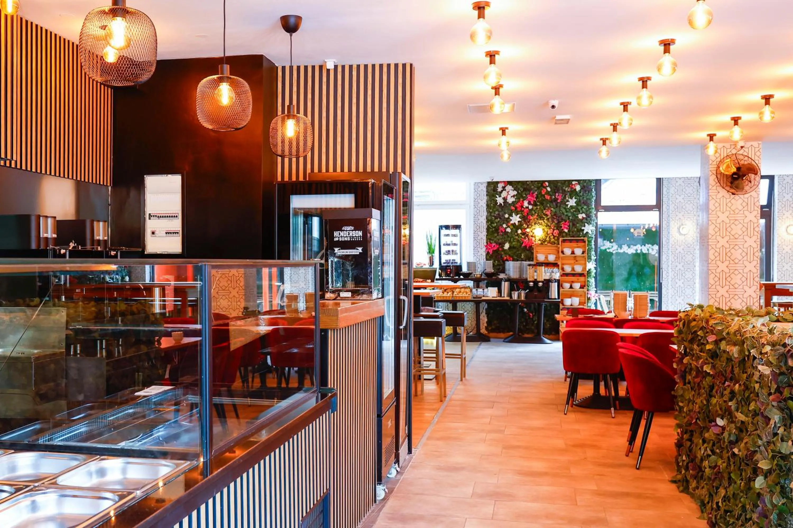 Restaurant/places to eat in Sleephotels Cosmos