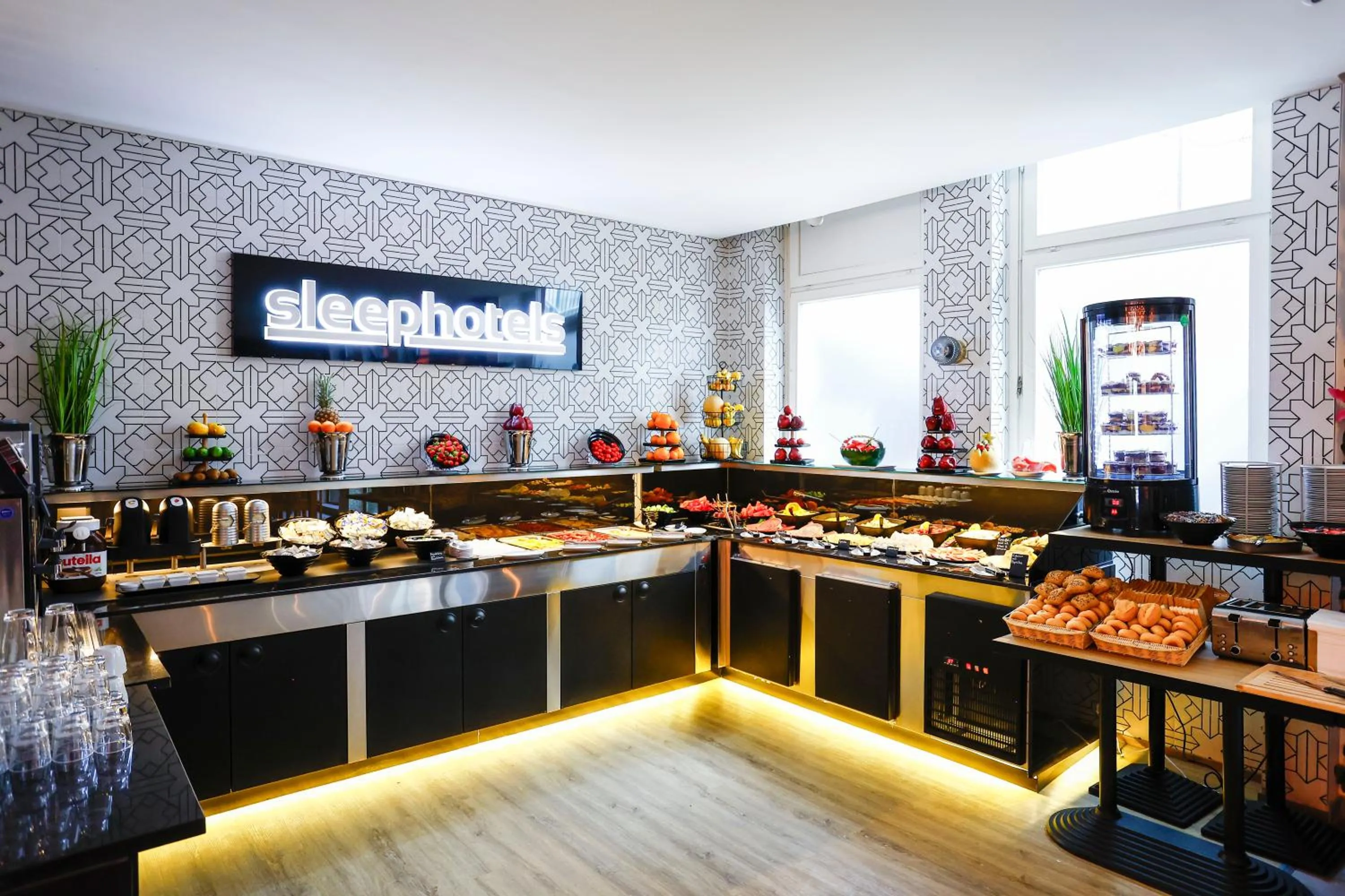 Restaurant/places to eat in Sleephotels Cosmos