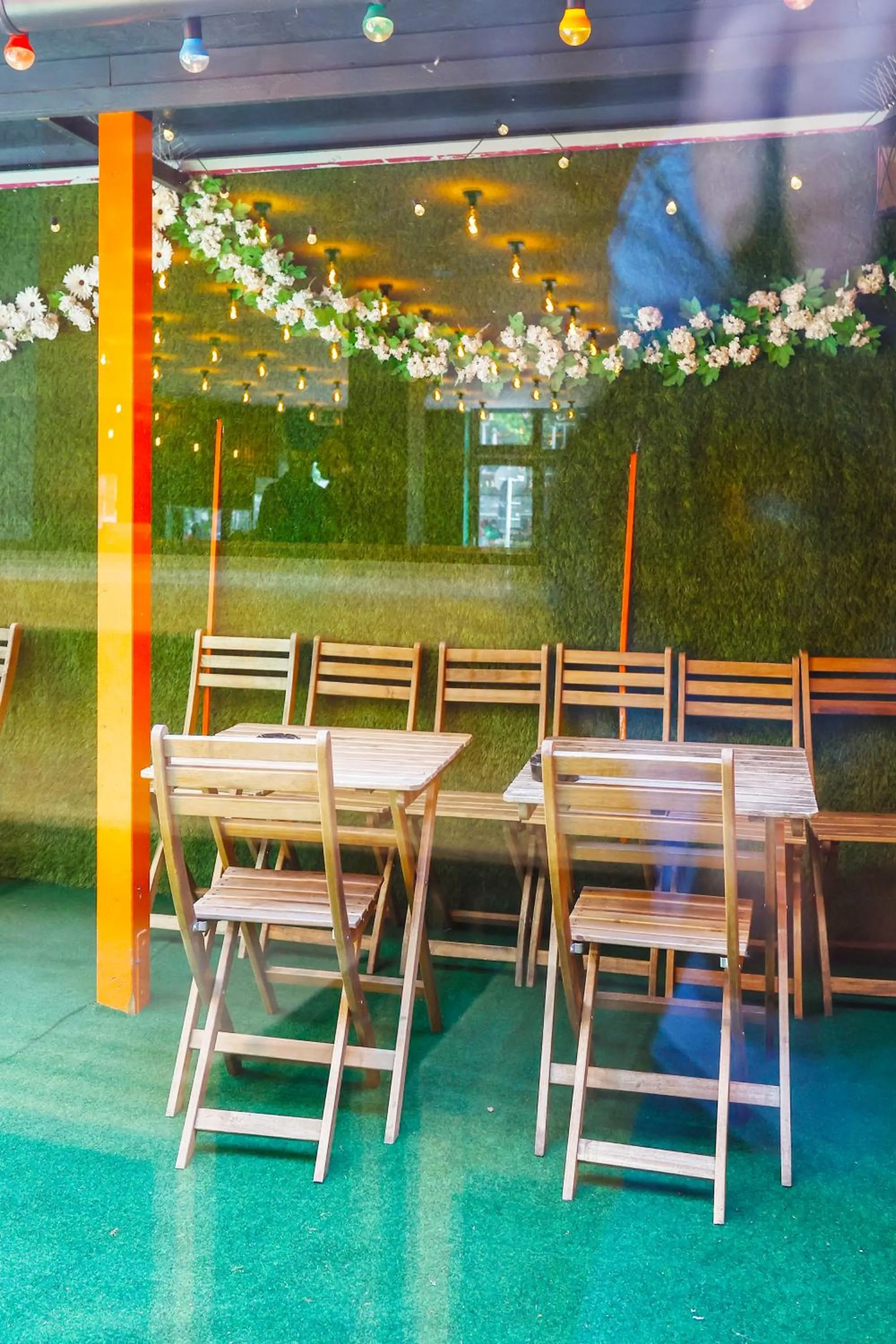 Restaurant/places to eat in Sleephotels Cosmos