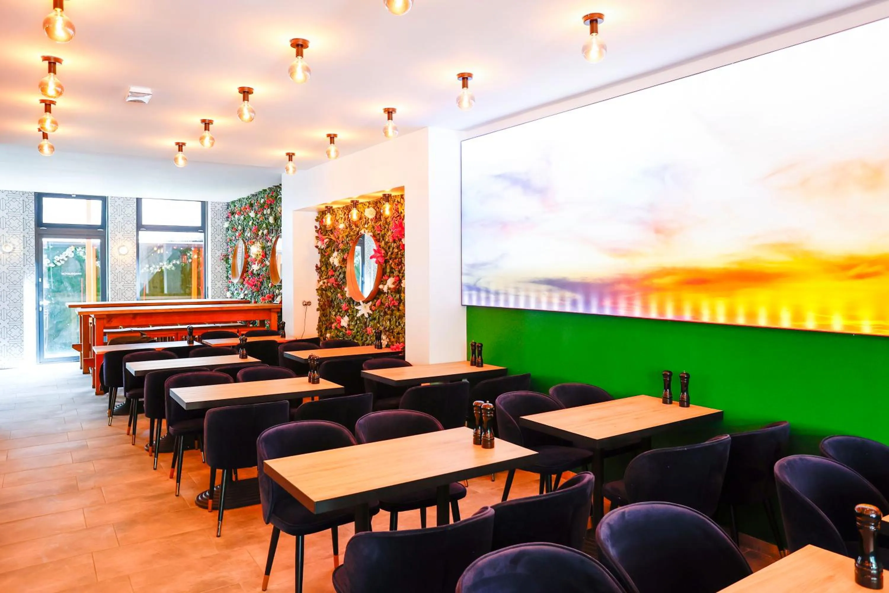 Restaurant/places to eat in Sleephotels Cosmos