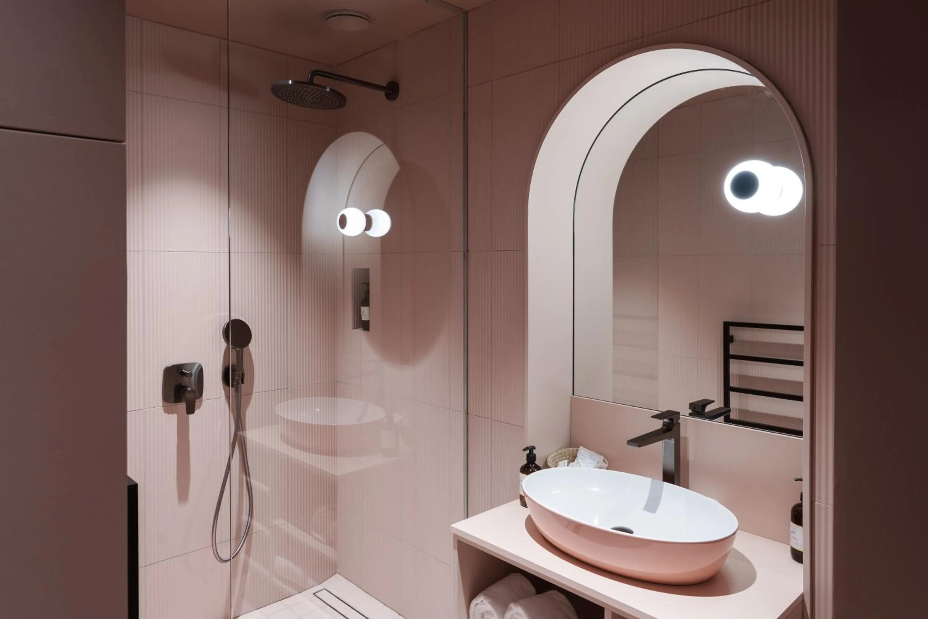 Shower in Bienheureux Hôtel & Restaurant