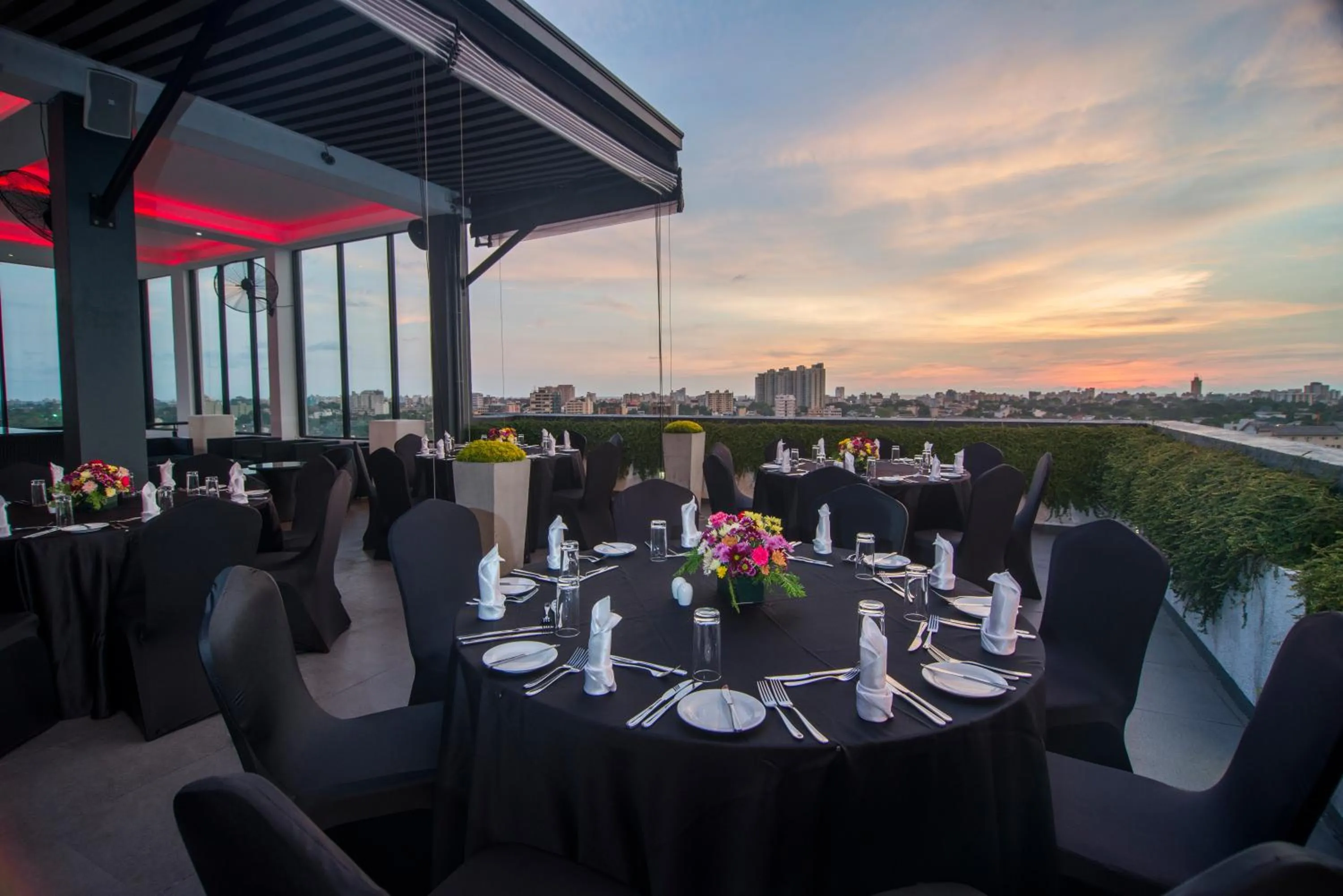 Lounge or bar in Best Western Elyon Colombo