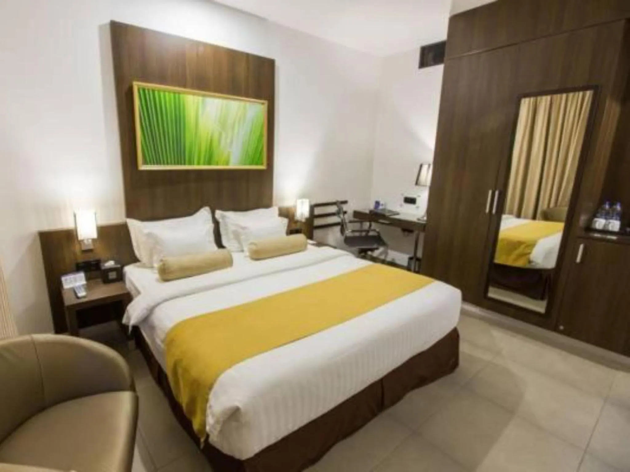 Bed in Best Western Elyon Colombo