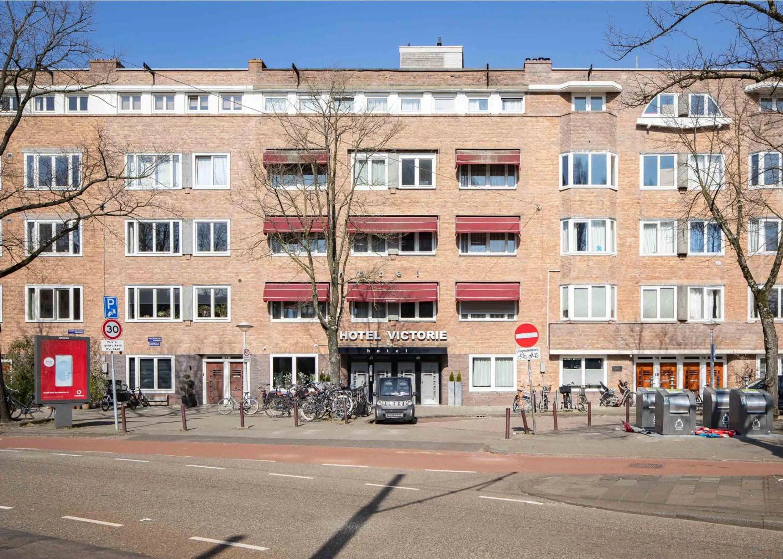 Property building in Hotel Victorie